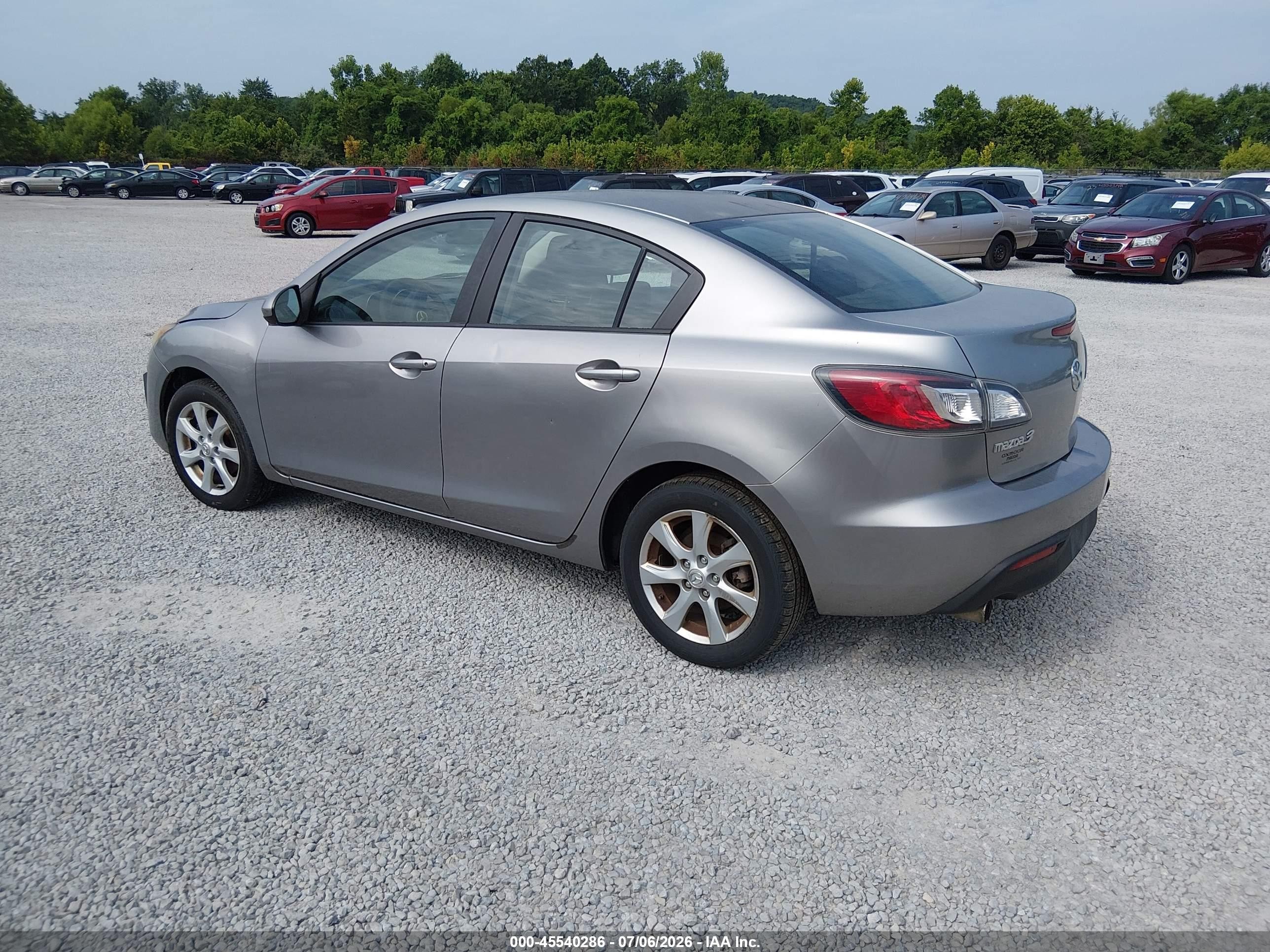 2011 Mazda Mazda3 I Touring Серебряный vin: JM1BL1VFXB1363440