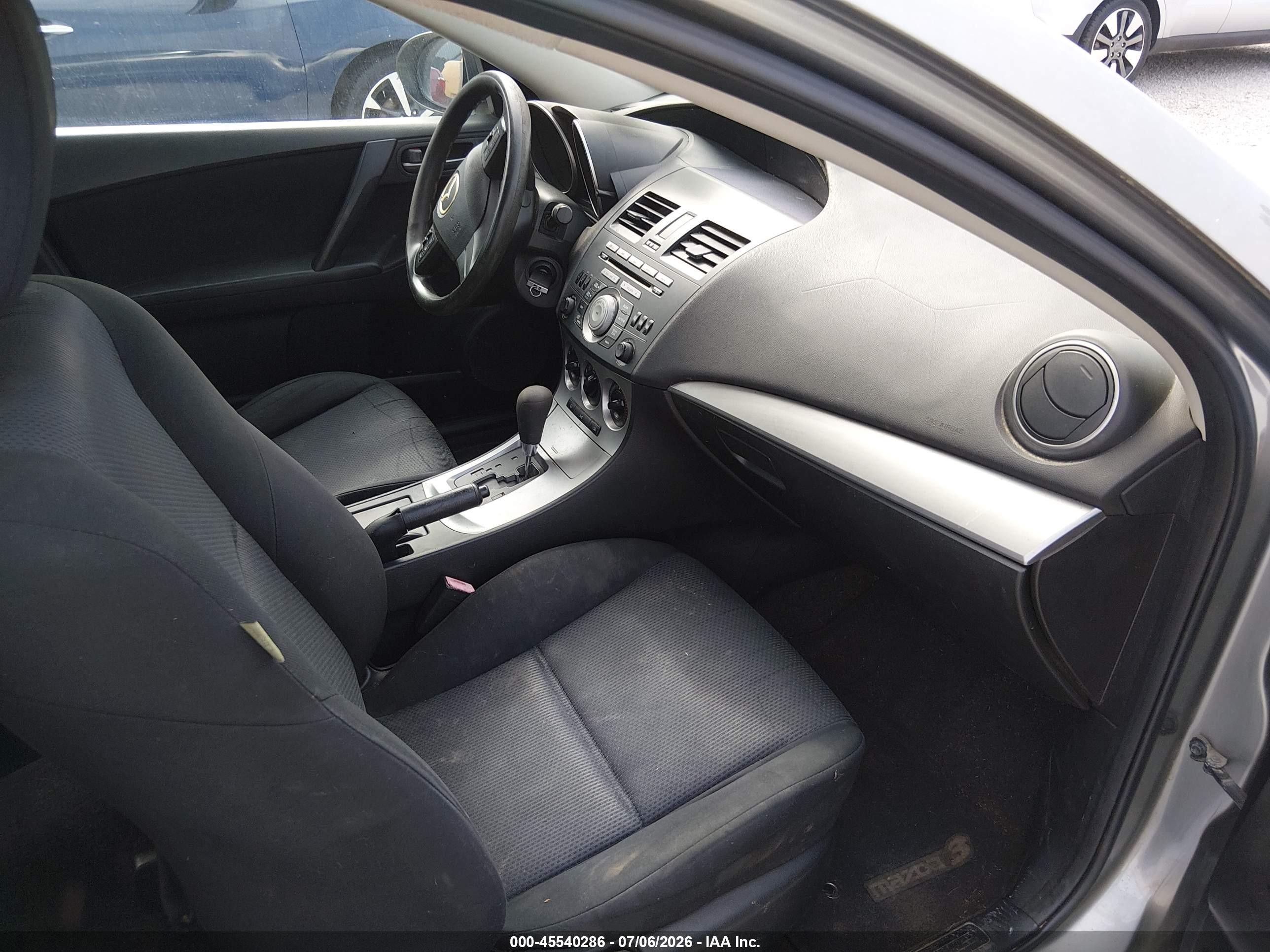 2011 Mazda Mazda3 I Touring Серебряный vin: JM1BL1VFXB1363440