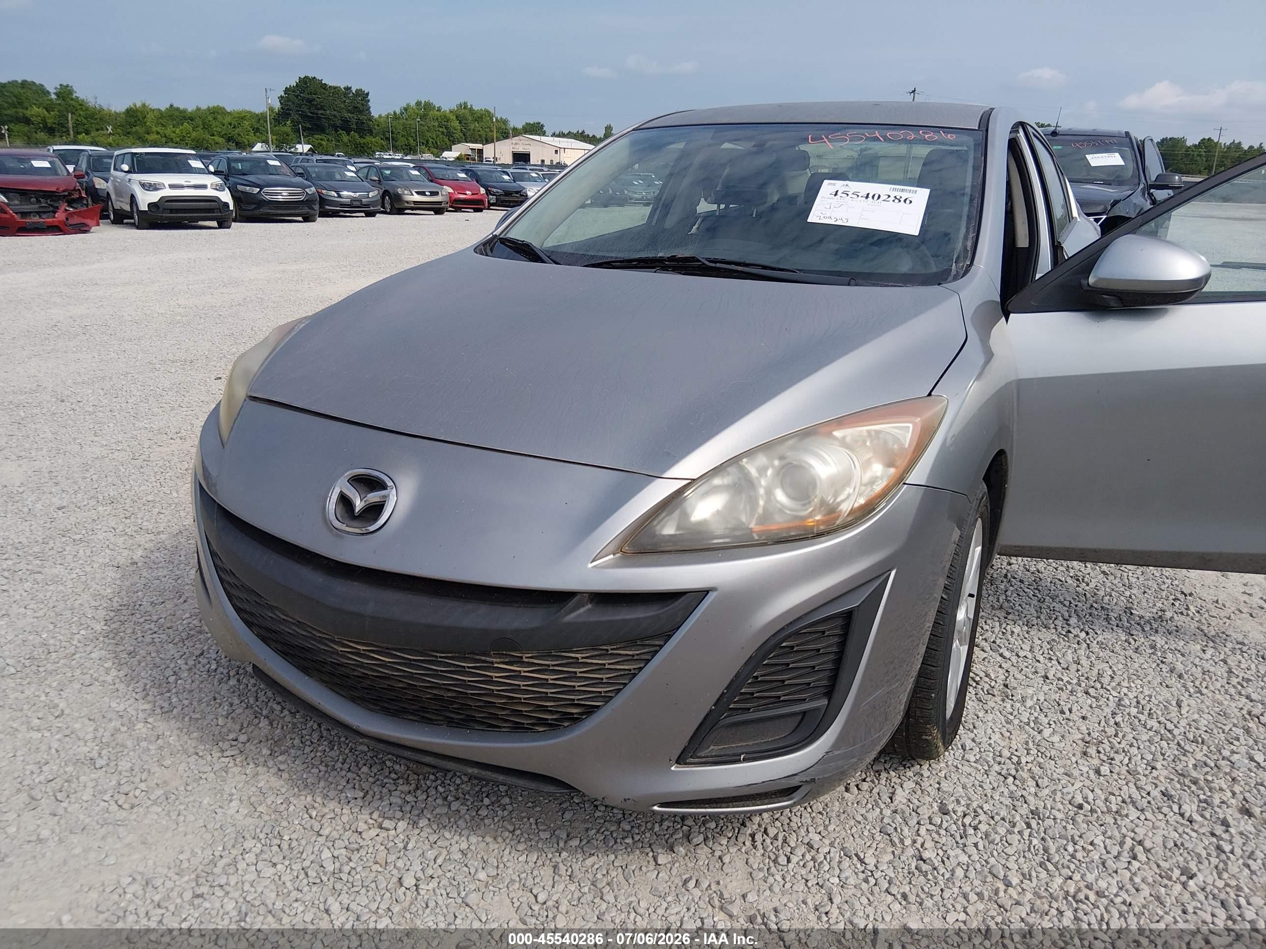 2011 Mazda Mazda3 I Touring Серебряный vin: JM1BL1VFXB1363440