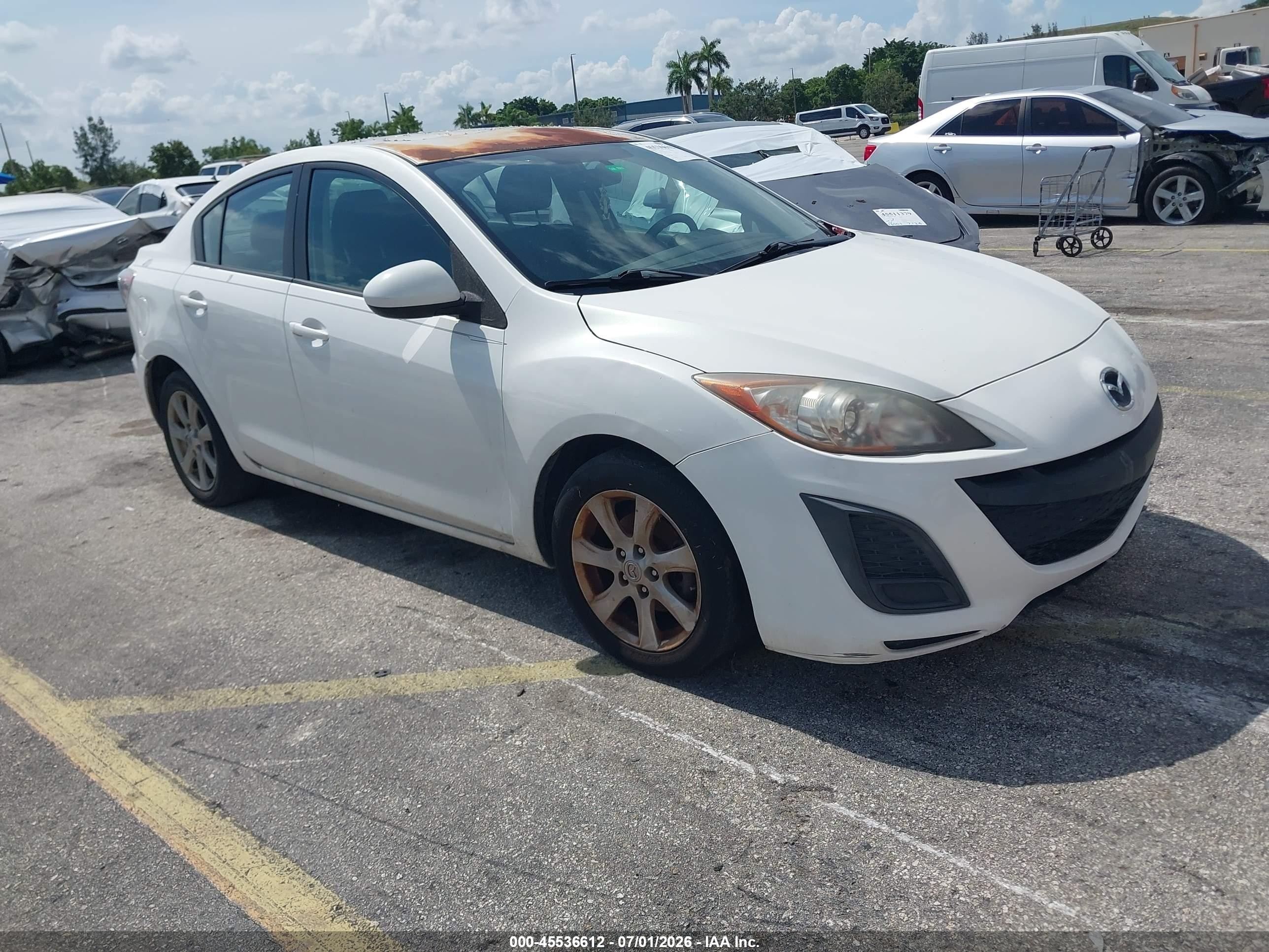 2011 Mazda Mazda3 I Touring White vin: JM1BL1VFXB1471279