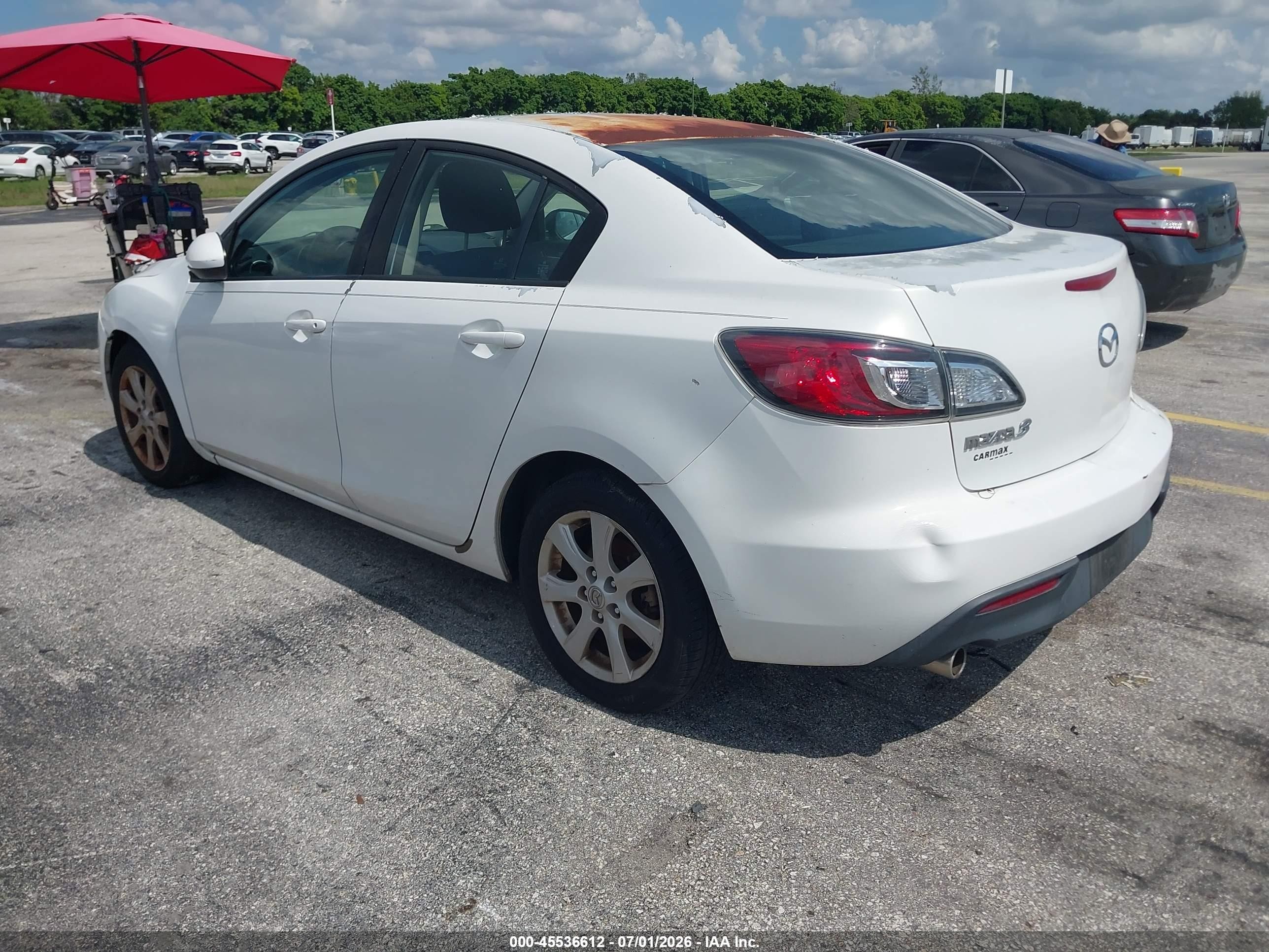 2011 Mazda Mazda3 I Touring White vin: JM1BL1VFXB1471279