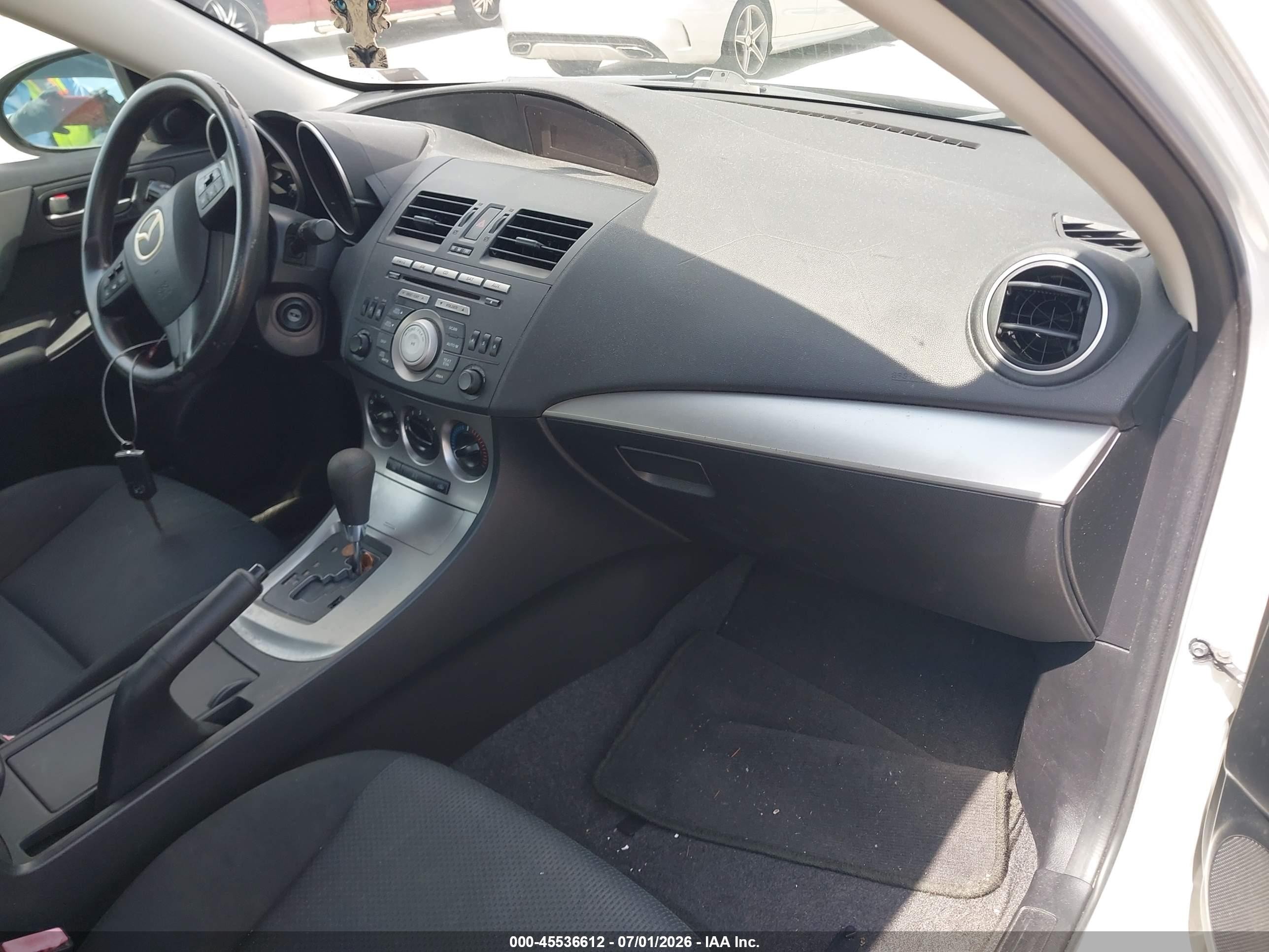 2011 Mazda Mazda3 I Touring White vin: JM1BL1VFXB1471279