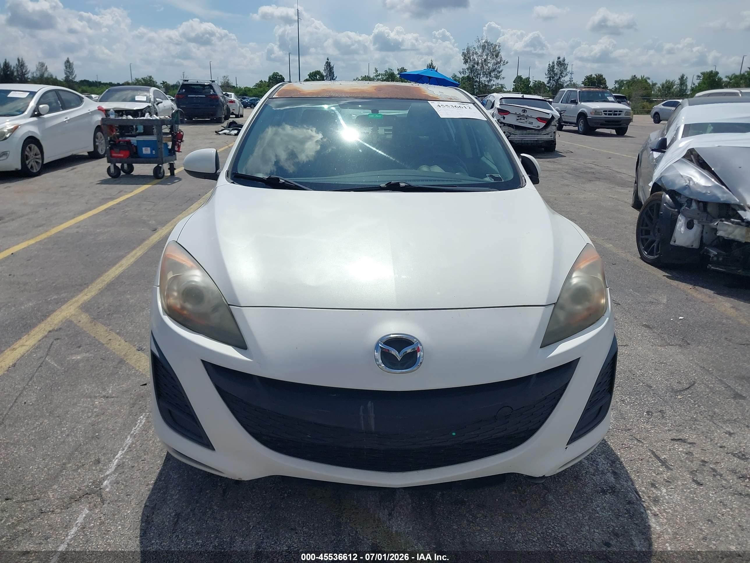 2011 Mazda Mazda3 I Touring White vin: JM1BL1VFXB1471279