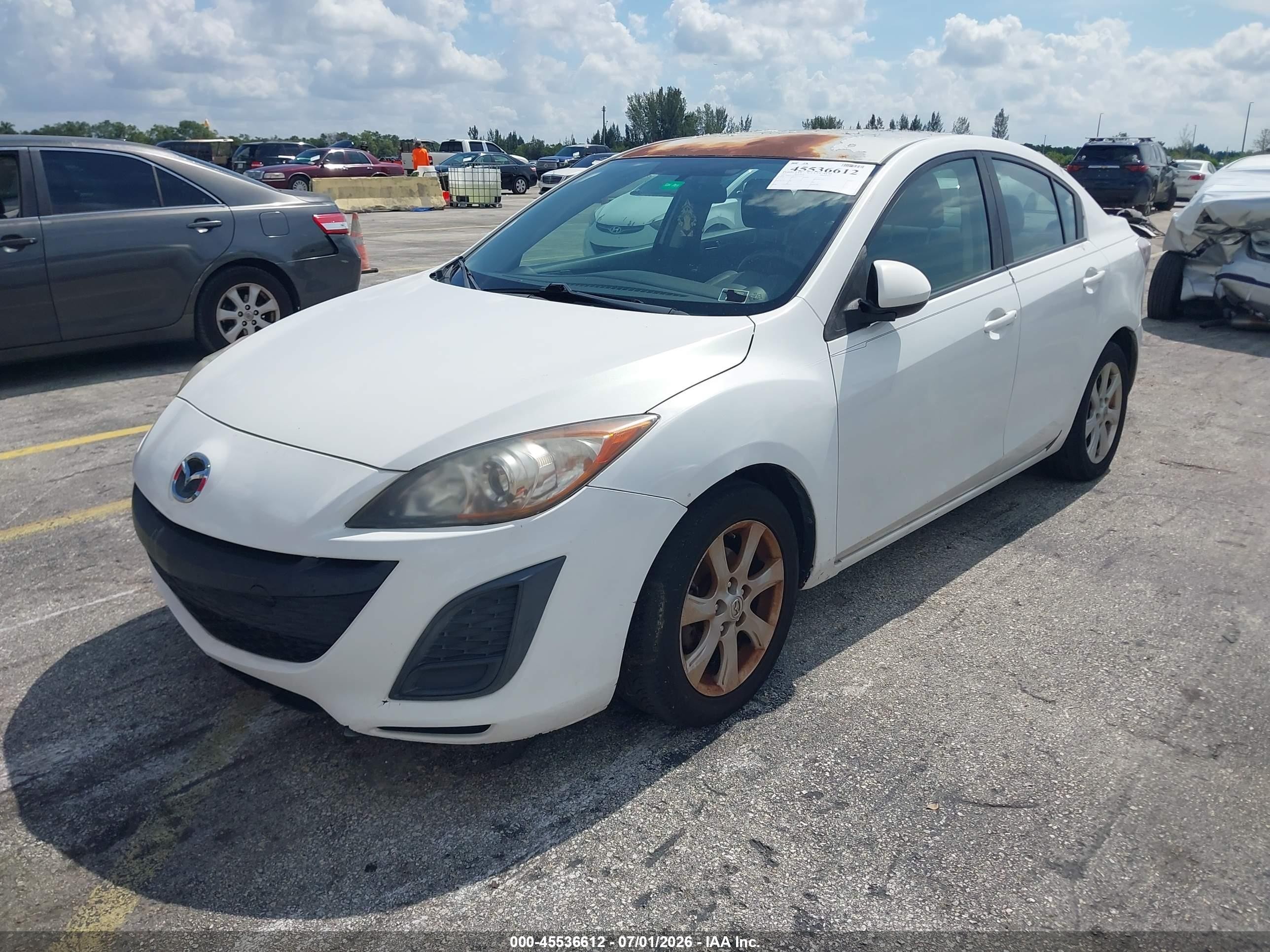 2011 Mazda Mazda3 I Touring White vin: JM1BL1VFXB1471279