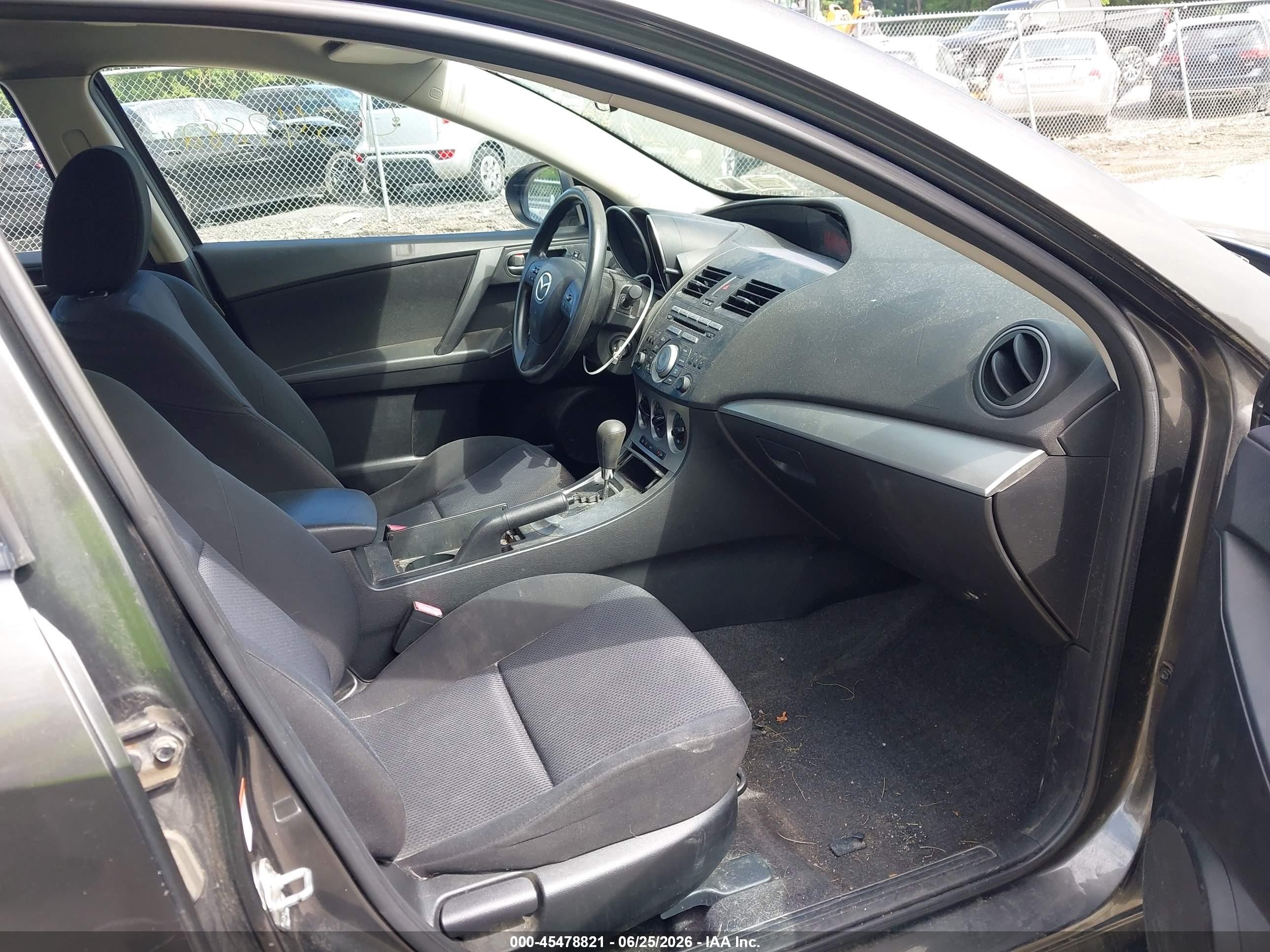 2011 Mazda Mazda3 I Touring Gray vin: JM1BL1VG0B1364430