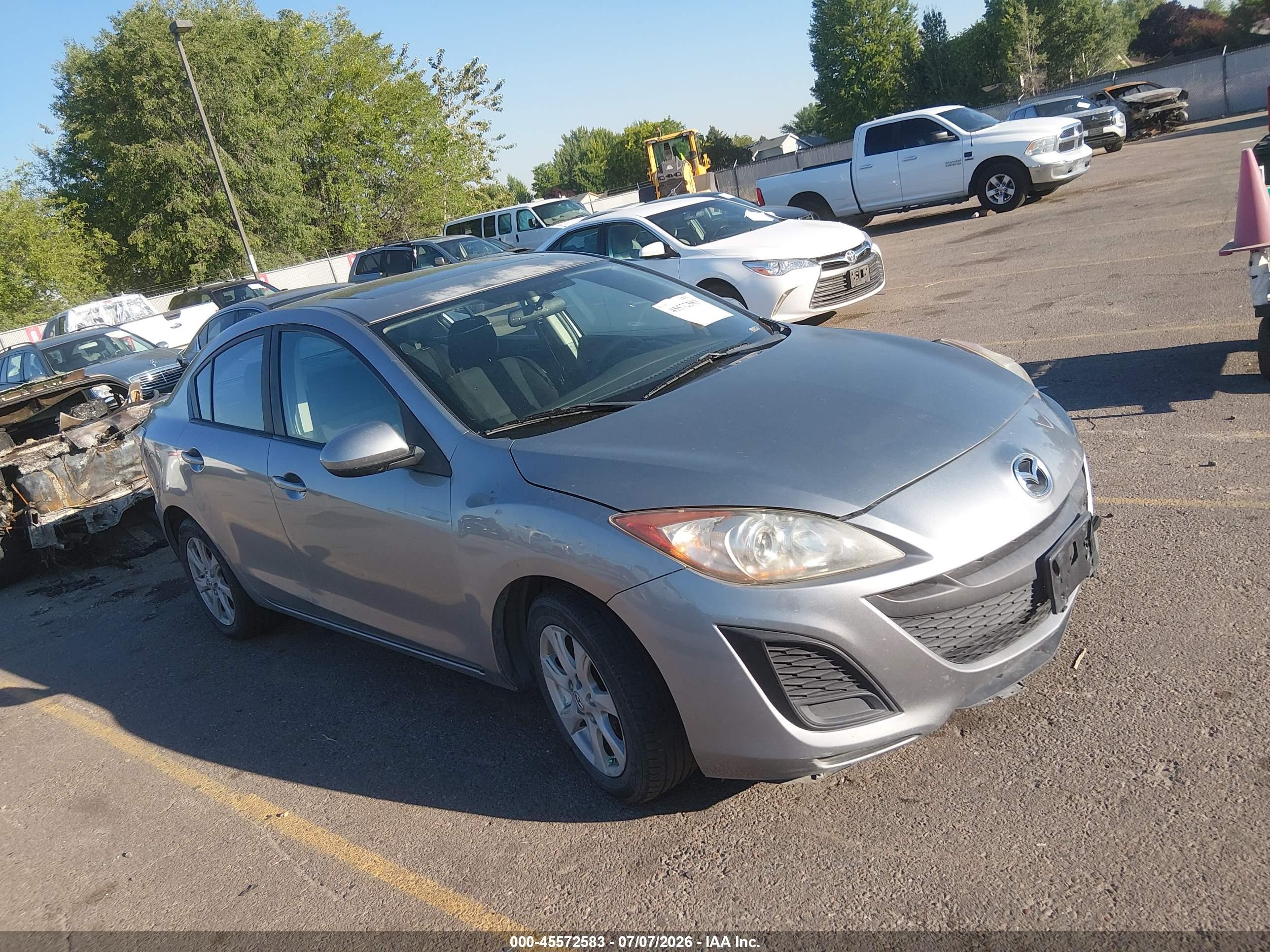 2011 Mazda Mazda3   Silver vin: JM1BL1VG0B1470375