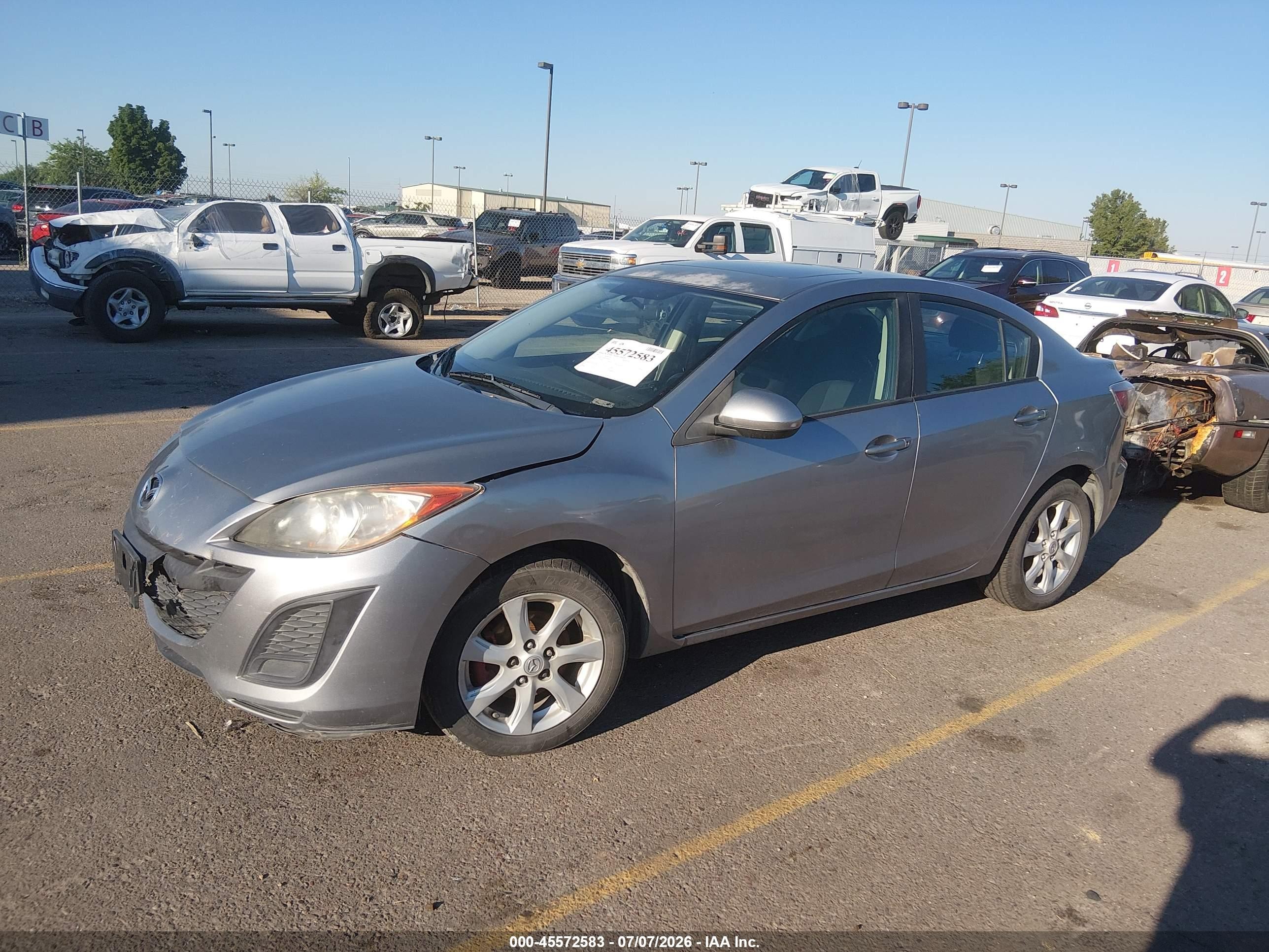 2011 Mazda Mazda3   Silver vin: JM1BL1VG0B1470375