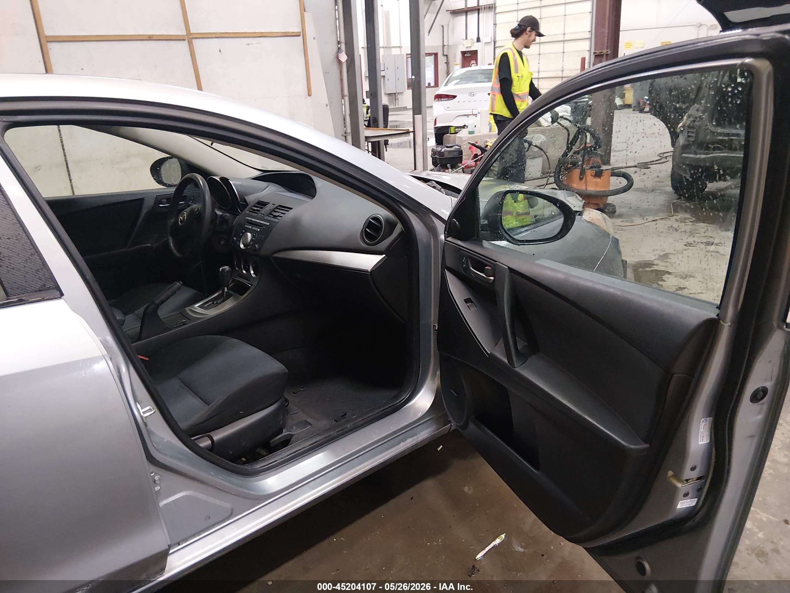 2011 Mazda Mazda3 I Touring Silver vin: JM1BL1VG0B1470375