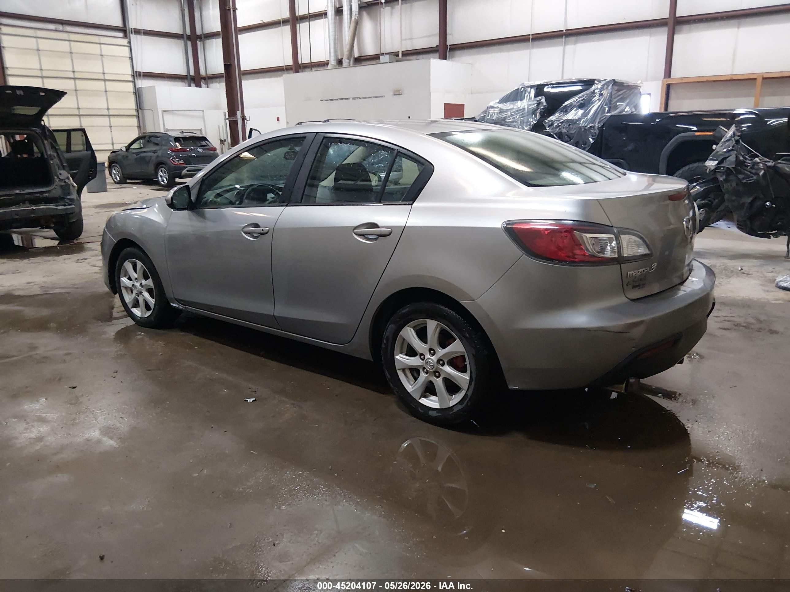2011 Mazda Mazda3 I Touring Silver vin: JM1BL1VG0B1470375