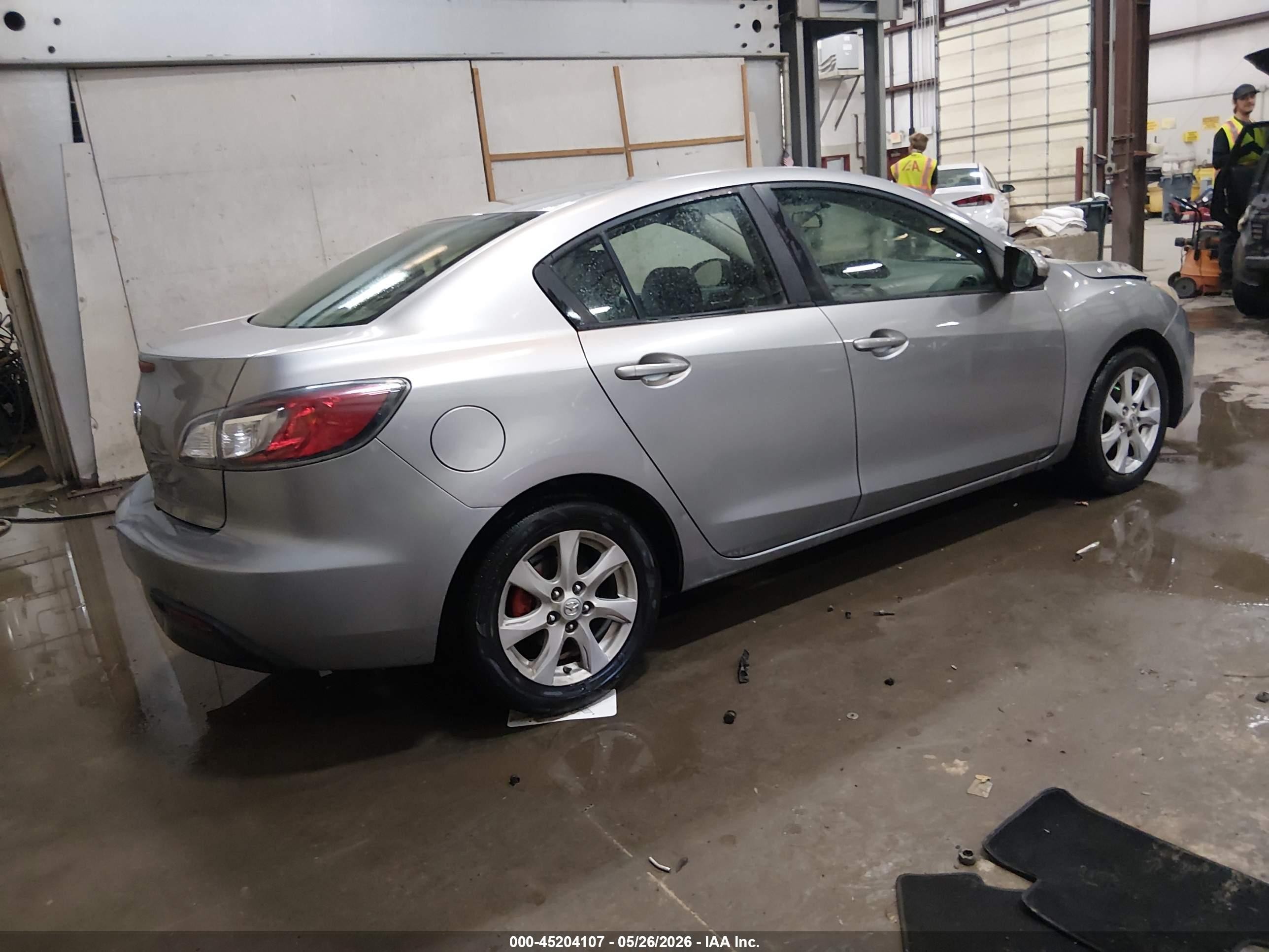 2011 Mazda Mazda3 I Touring Silver vin: JM1BL1VG0B1470375