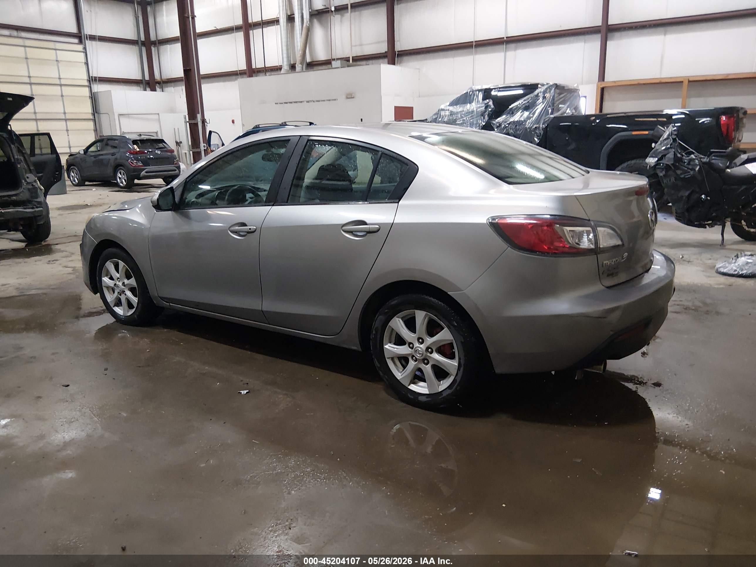 2011 Mazda Mazda3 I Touring Silver vin: JM1BL1VG0B1470375