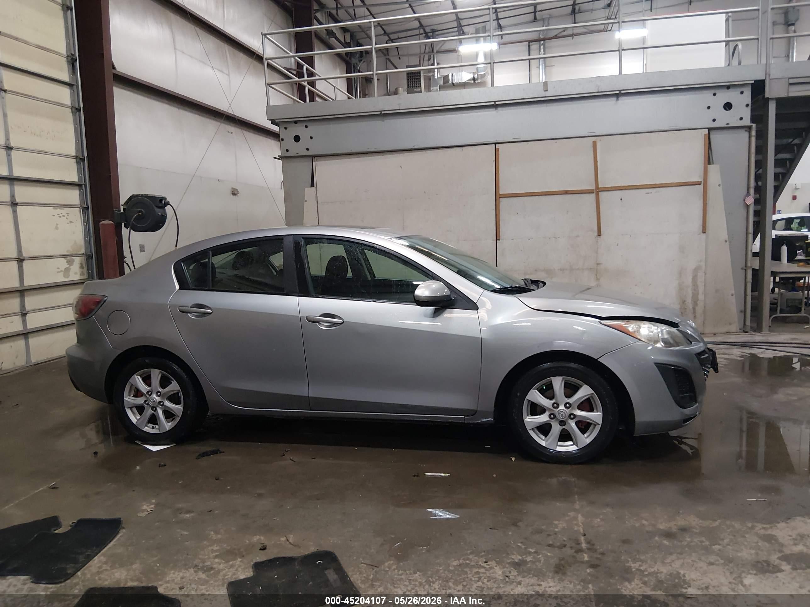 2011 Mazda Mazda3 I Touring Silver vin: JM1BL1VG0B1470375