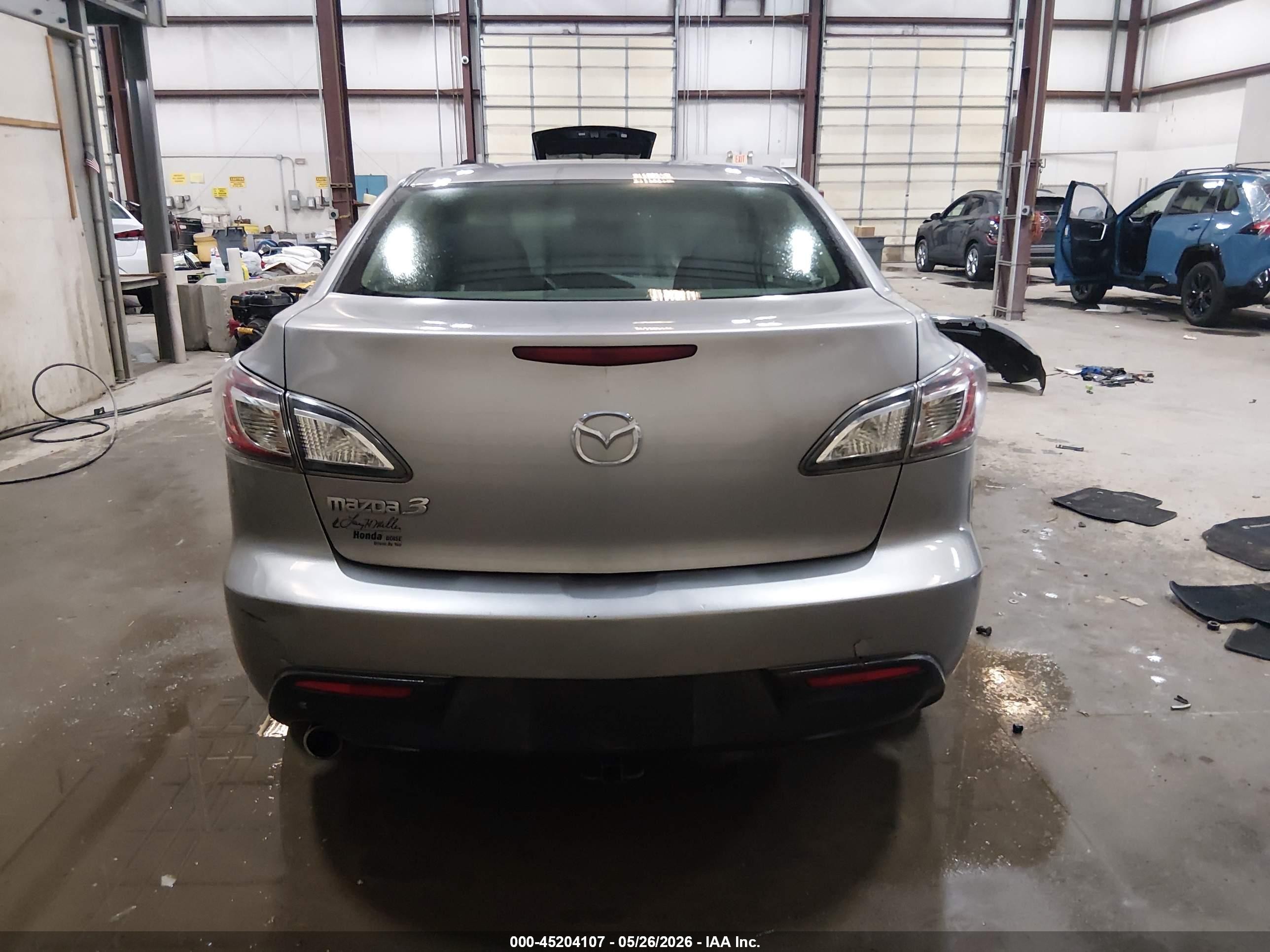 2011 Mazda Mazda3 I Touring Silver vin: JM1BL1VG0B1470375