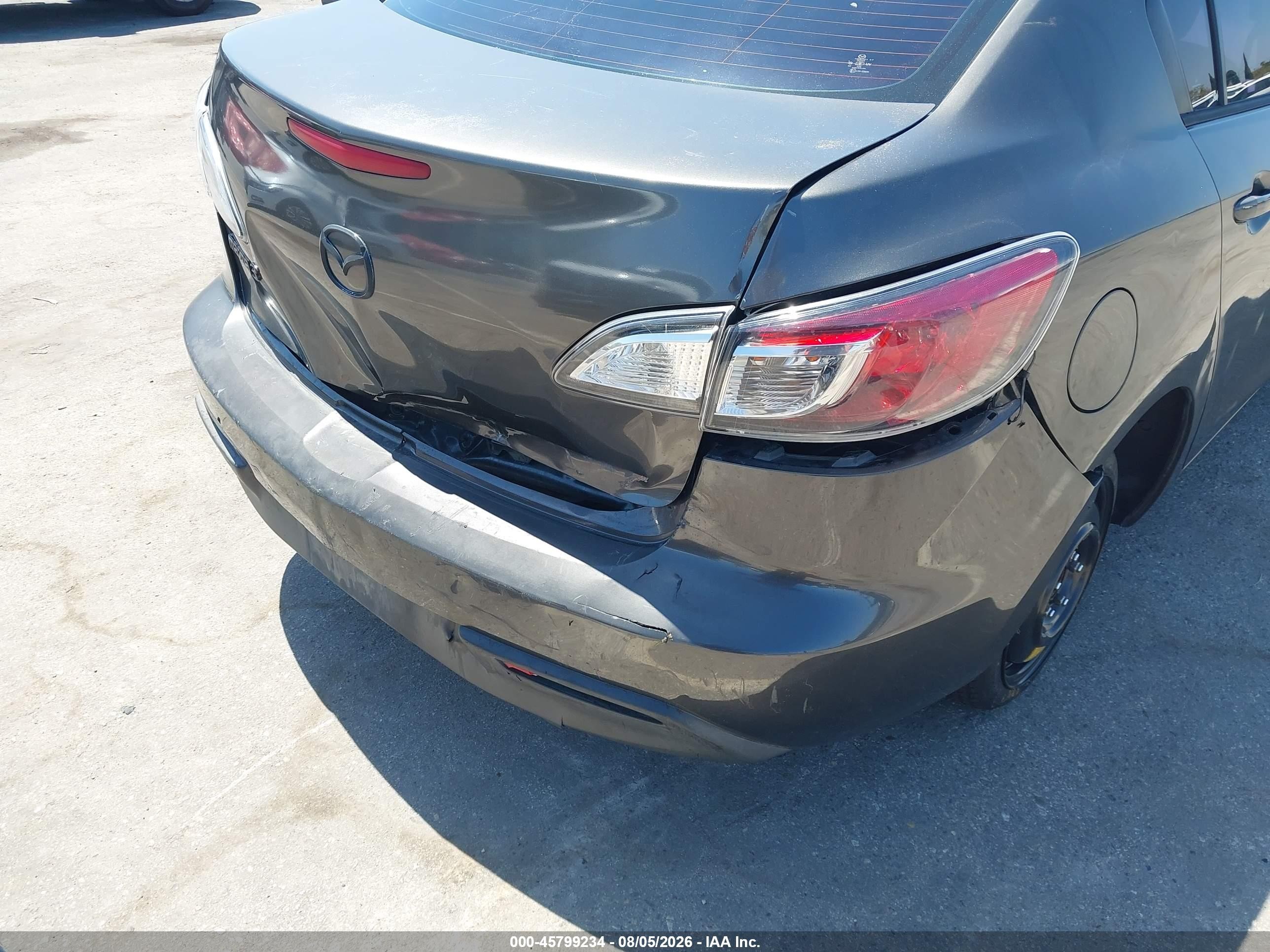 2011 Mazda Mazda3 I Touring Gray vin: JM1BL1VG1B1386615
