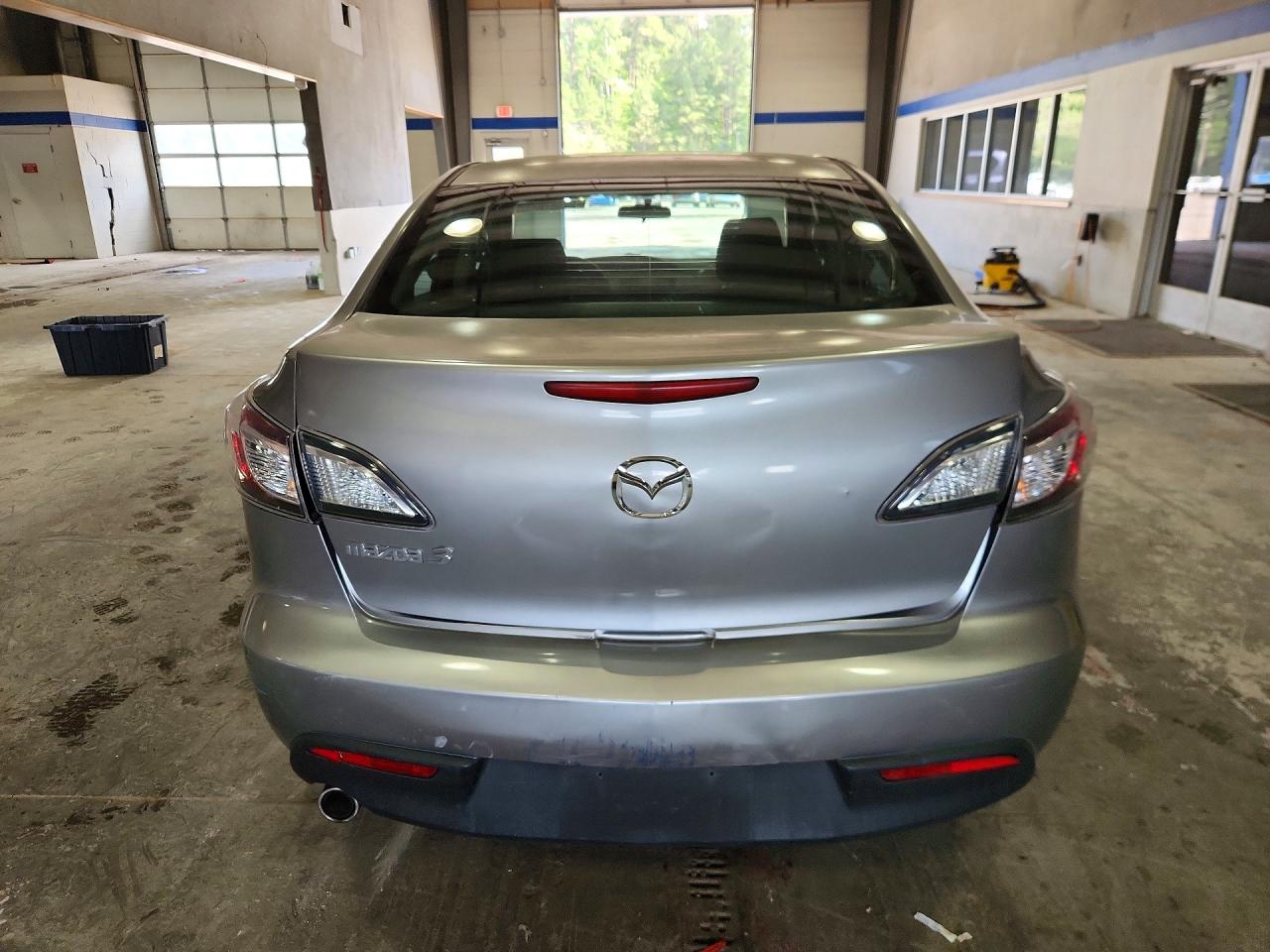 2011 Mazda 3 I Серебряный vin: JM1BL1VG1B1476413