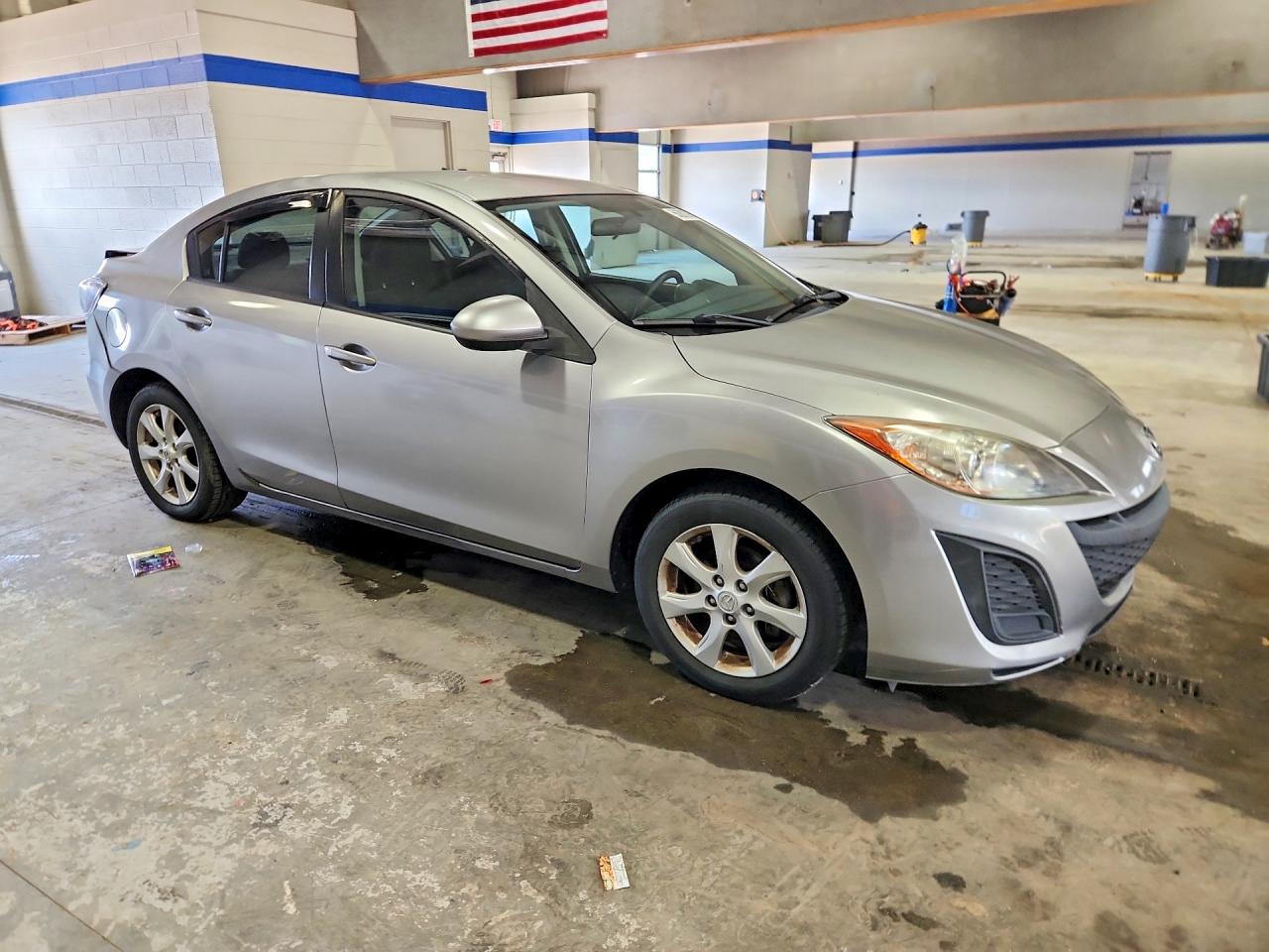 2011 Mazda 3 I Серебряный vin: JM1BL1VG1B1476413