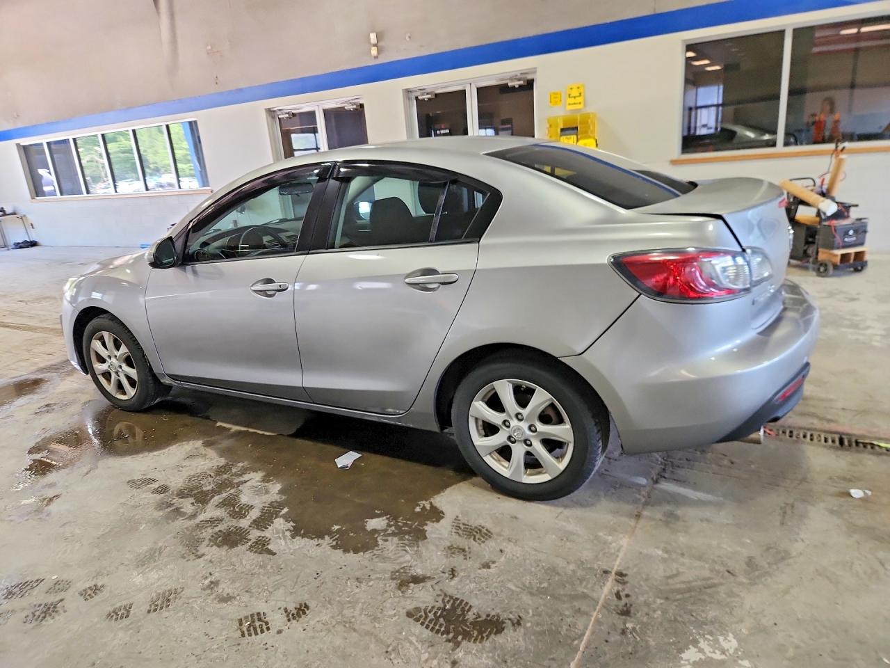 2011 Mazda 3 I Серебряный vin: JM1BL1VG1B1476413