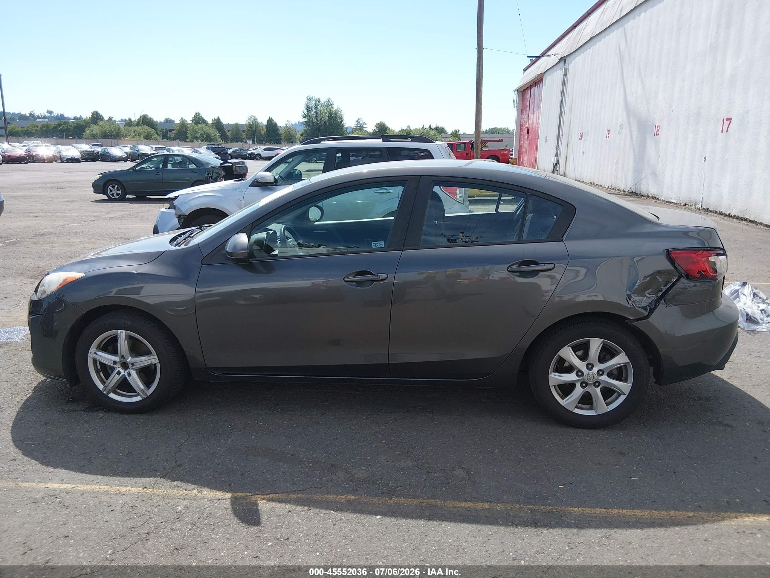 2011 Mazda Mazda3 I Touring Gray vin: JM1BL1VG2B1491728