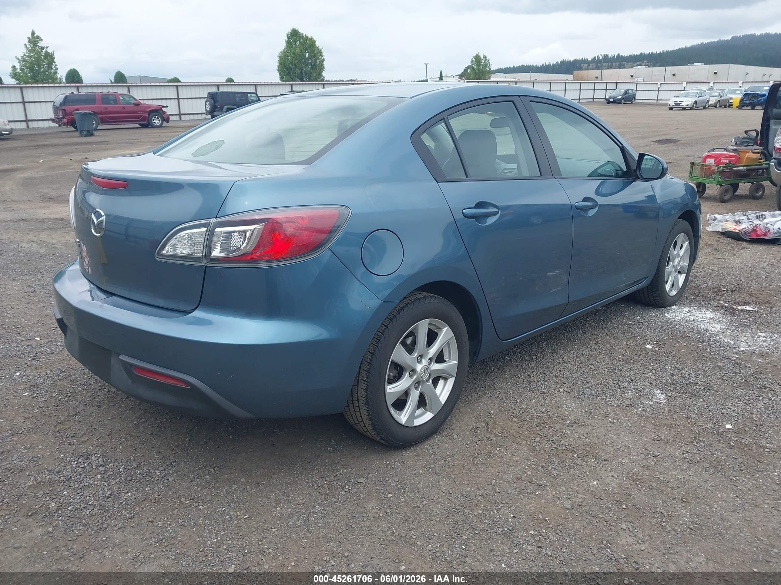 2011 Mazda Mazda3 I Touring Blue vin: JM1BL1VG3B1404144