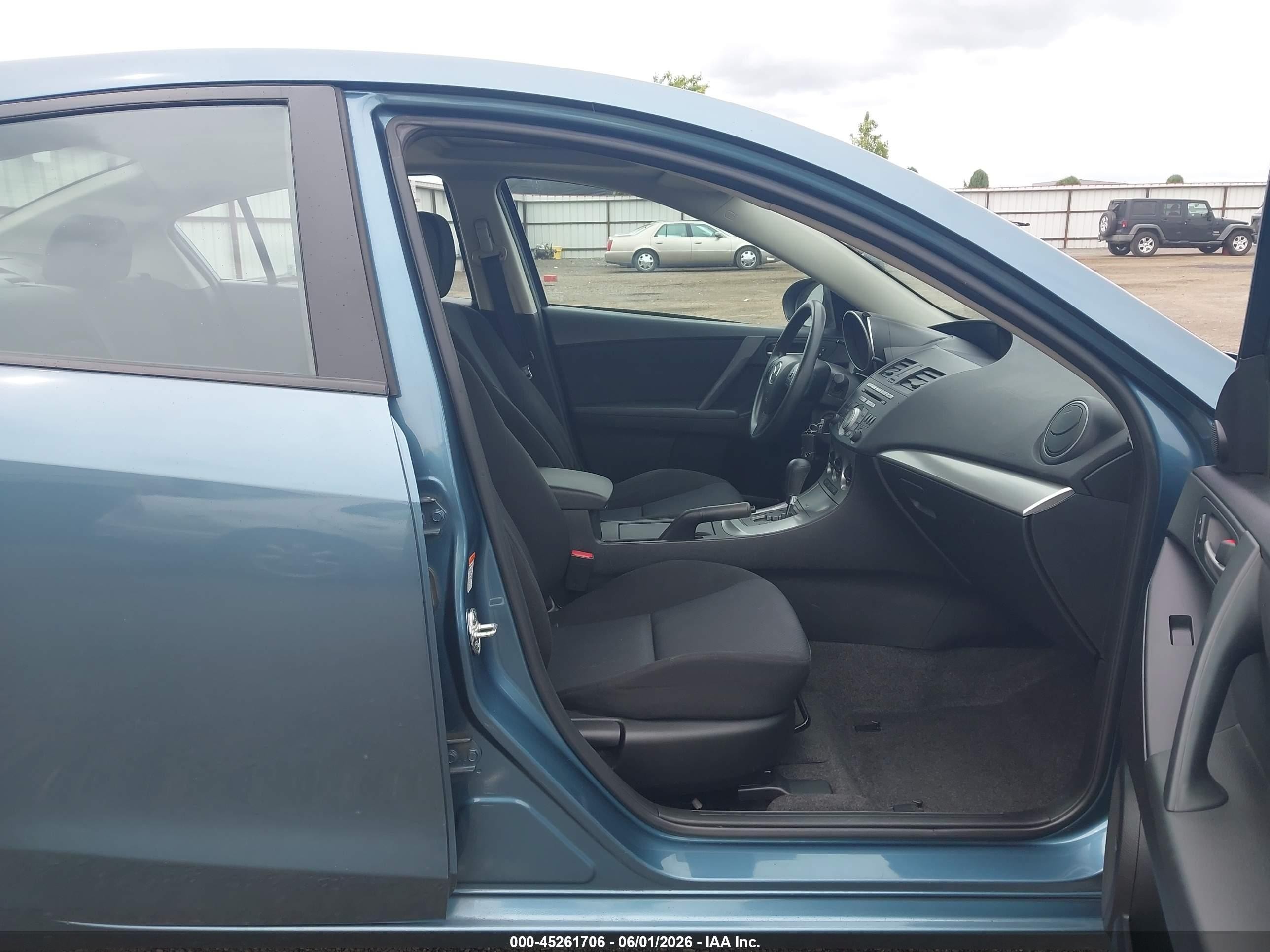 2011 Mazda Mazda3 I Touring Blue vin: JM1BL1VG3B1404144