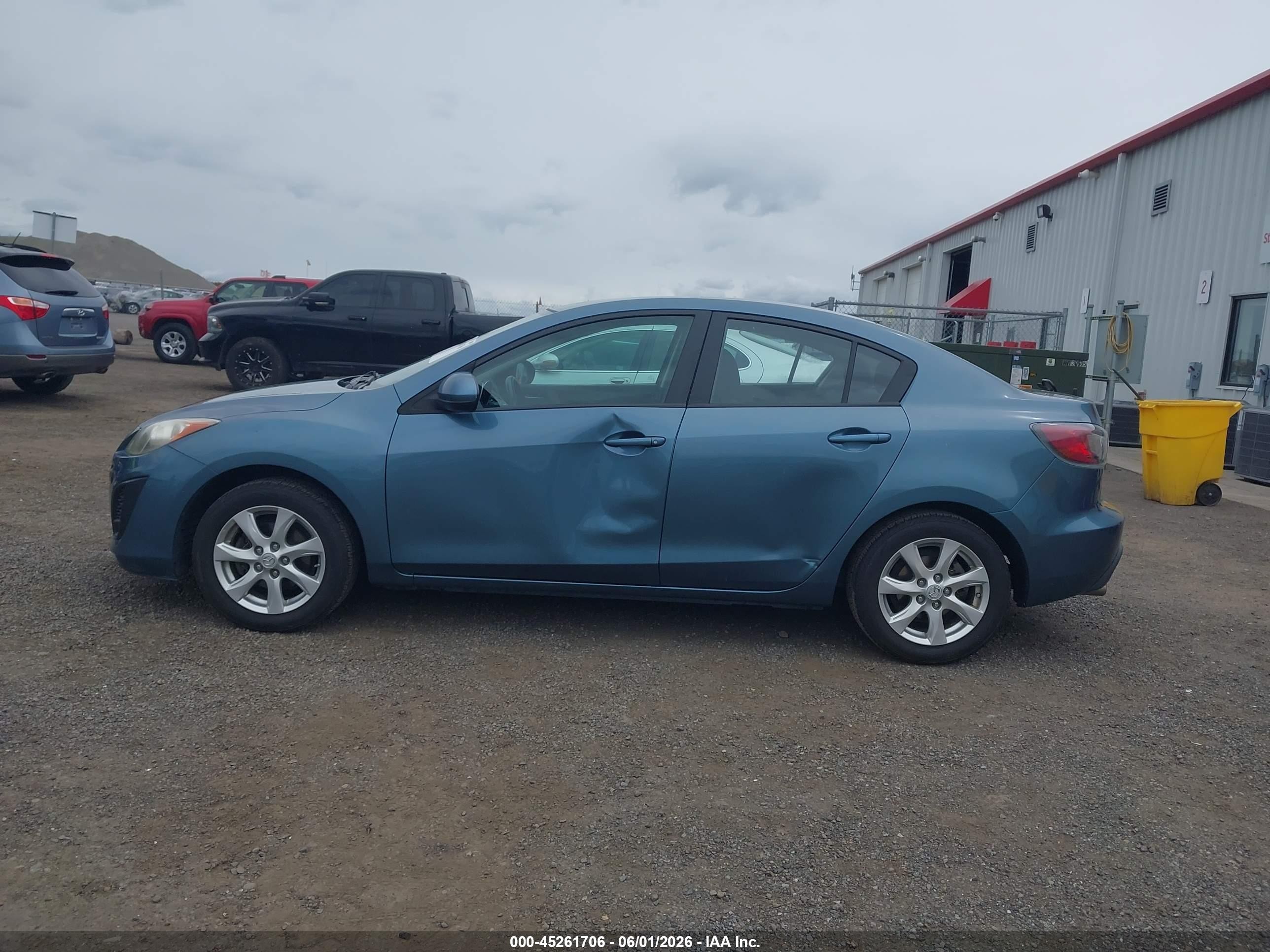 2011 Mazda Mazda3 I Touring Blue vin: JM1BL1VG3B1404144