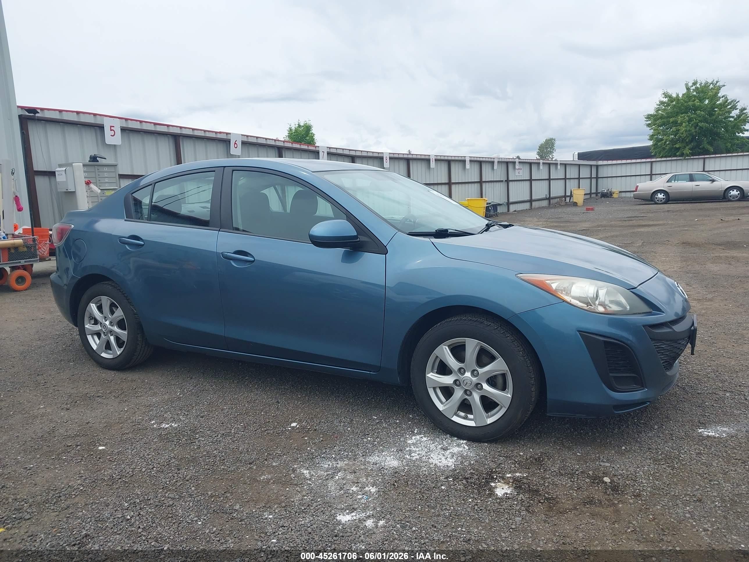 2011 Mazda Mazda3 I Touring Blue vin: JM1BL1VG3B1404144