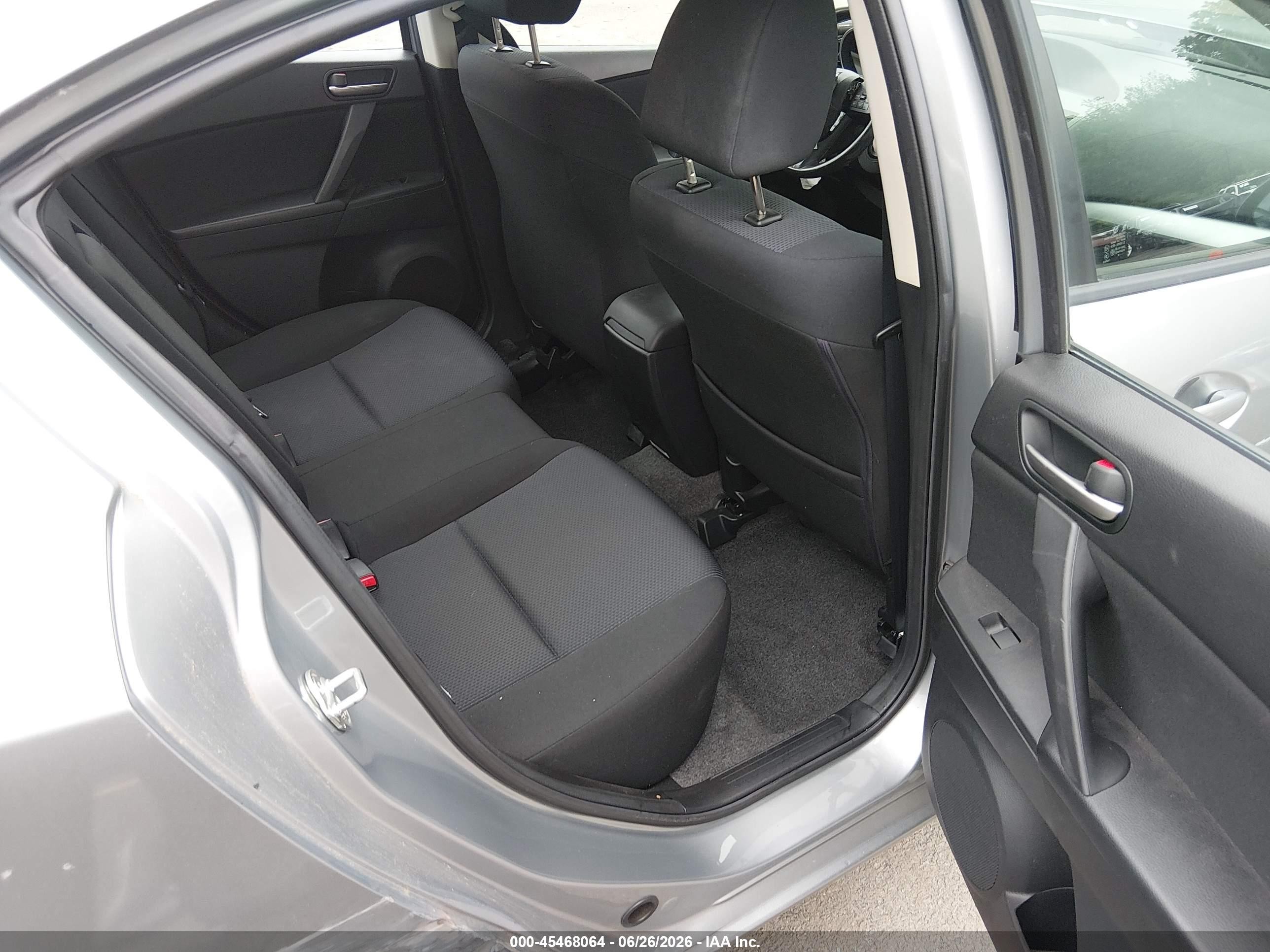 2011 Mazda Mazda3 I Touring Silver vin: JM1BL1VG4B1406971