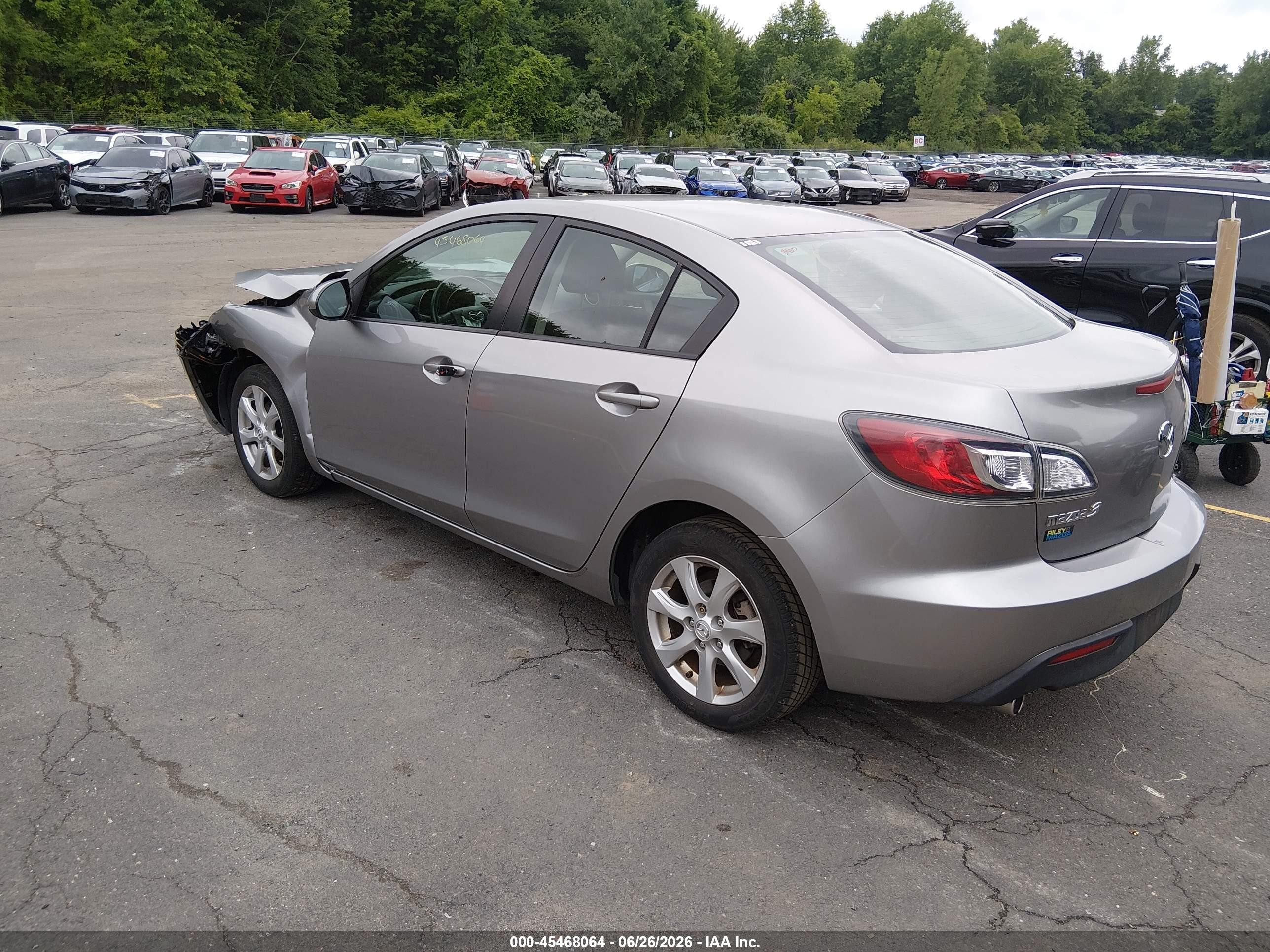 2011 Mazda Mazda3 I Touring Silver vin: JM1BL1VG4B1406971