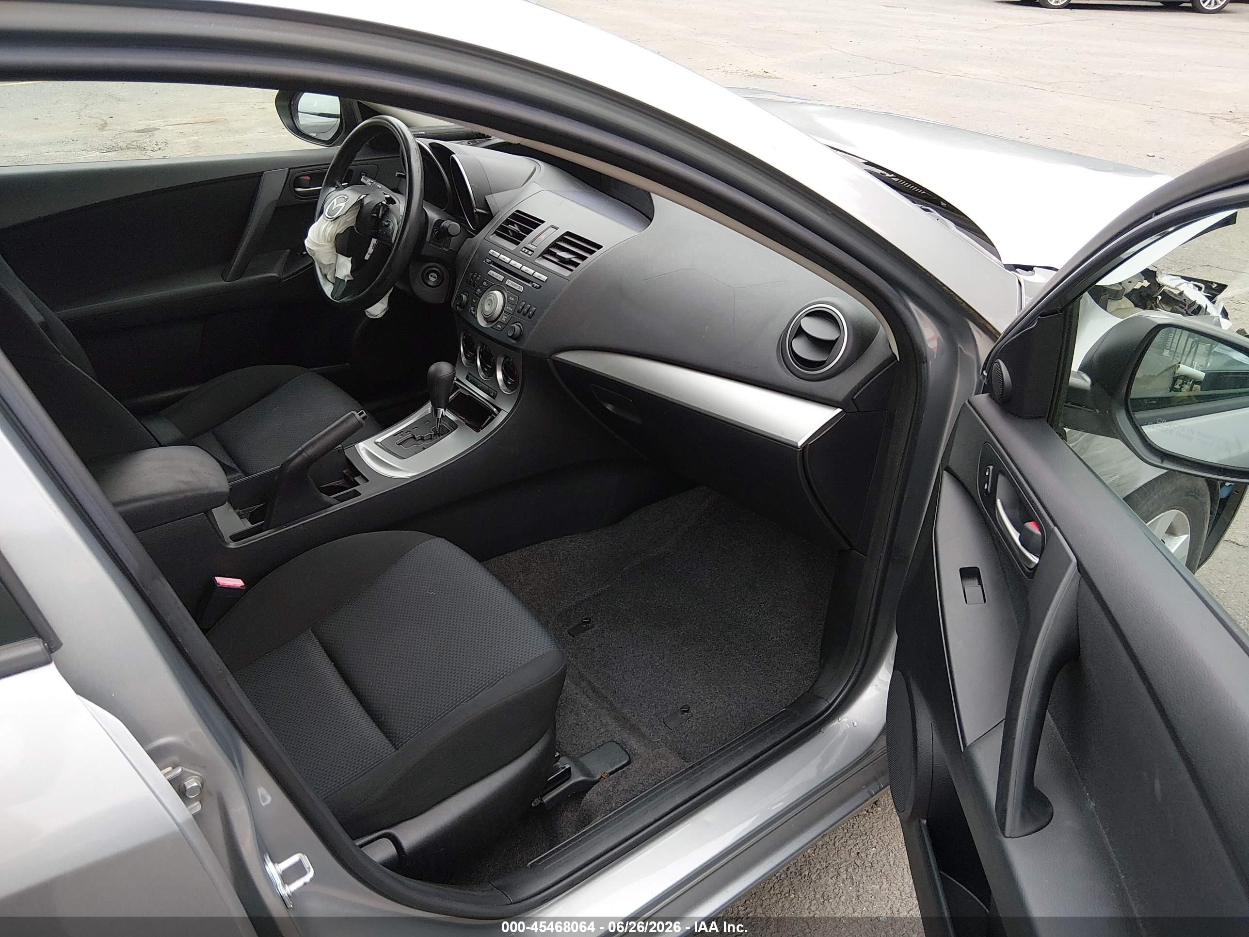 2011 Mazda Mazda3 I Touring Silver vin: JM1BL1VG4B1406971