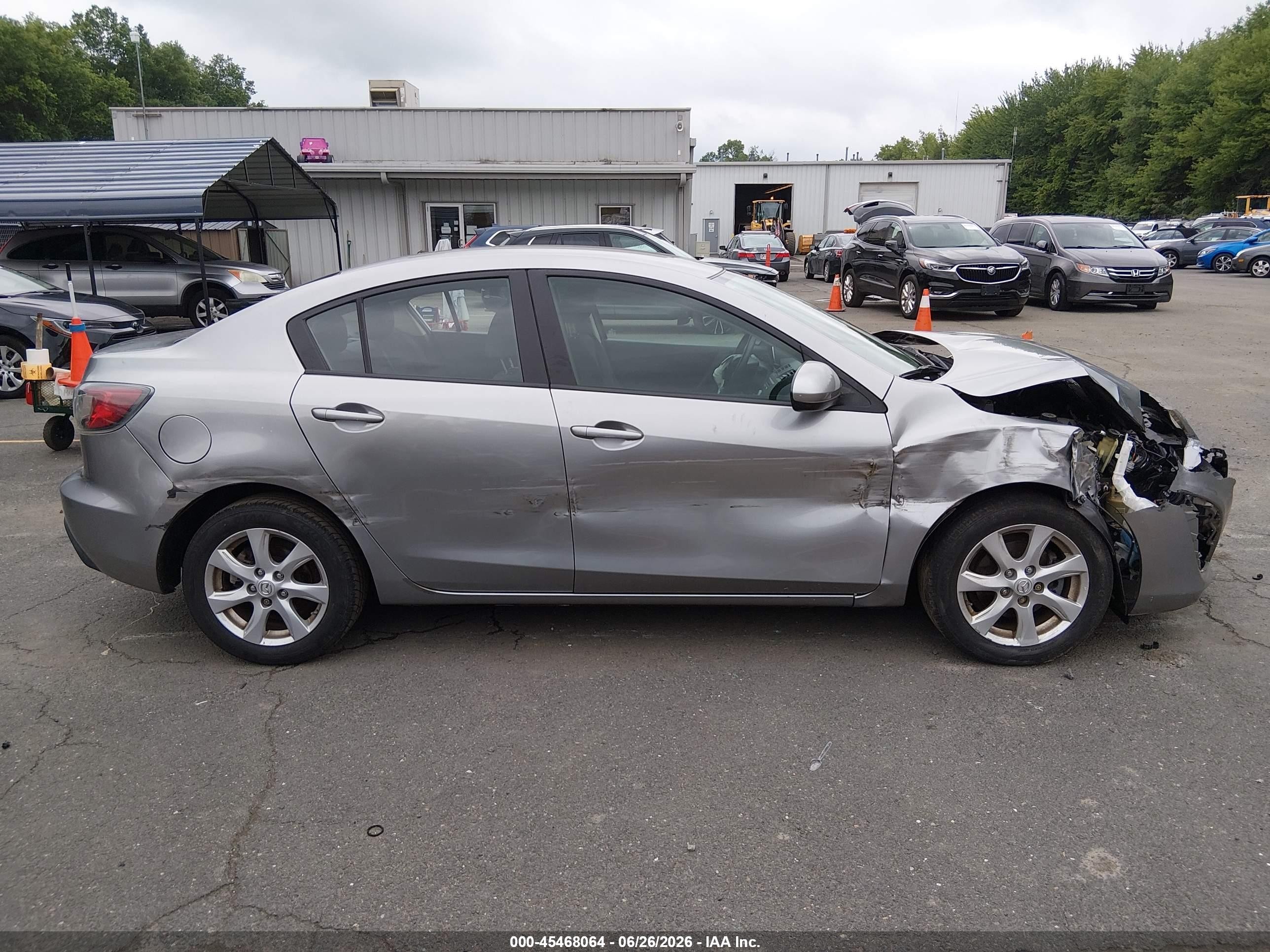 2011 Mazda Mazda3 I Touring Silver vin: JM1BL1VG4B1406971