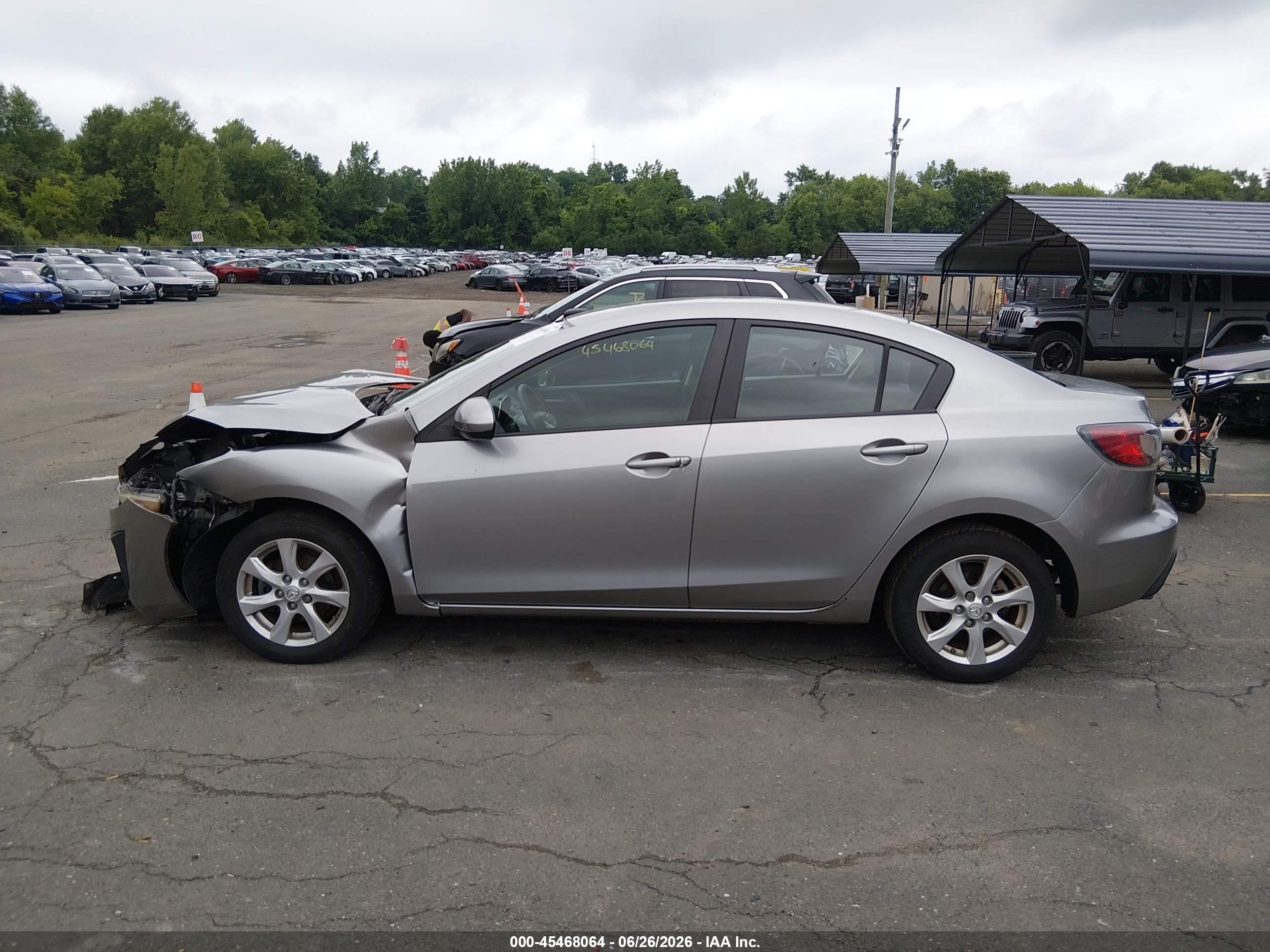 2011 Mazda Mazda3 I Touring Silver vin: JM1BL1VG4B1406971