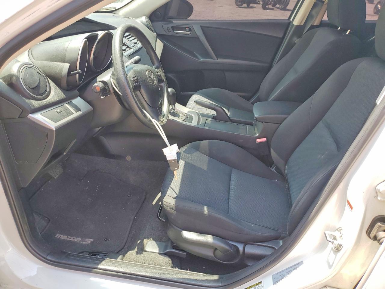2011 Mazda 3 I White vin: JM1BL1VG4B1455457