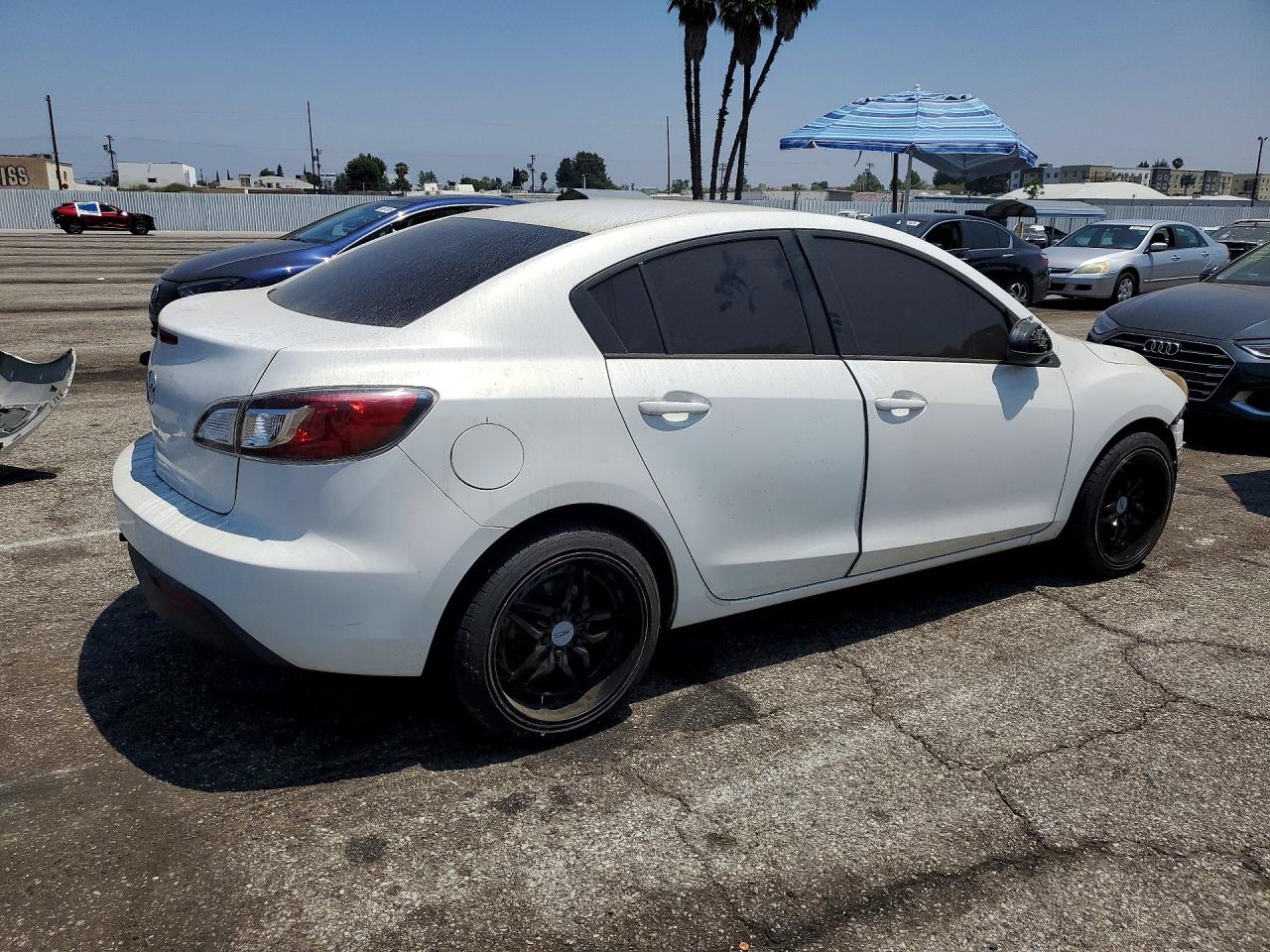 2011 Mazda 3 I White vin: JM1BL1VG4B1455457