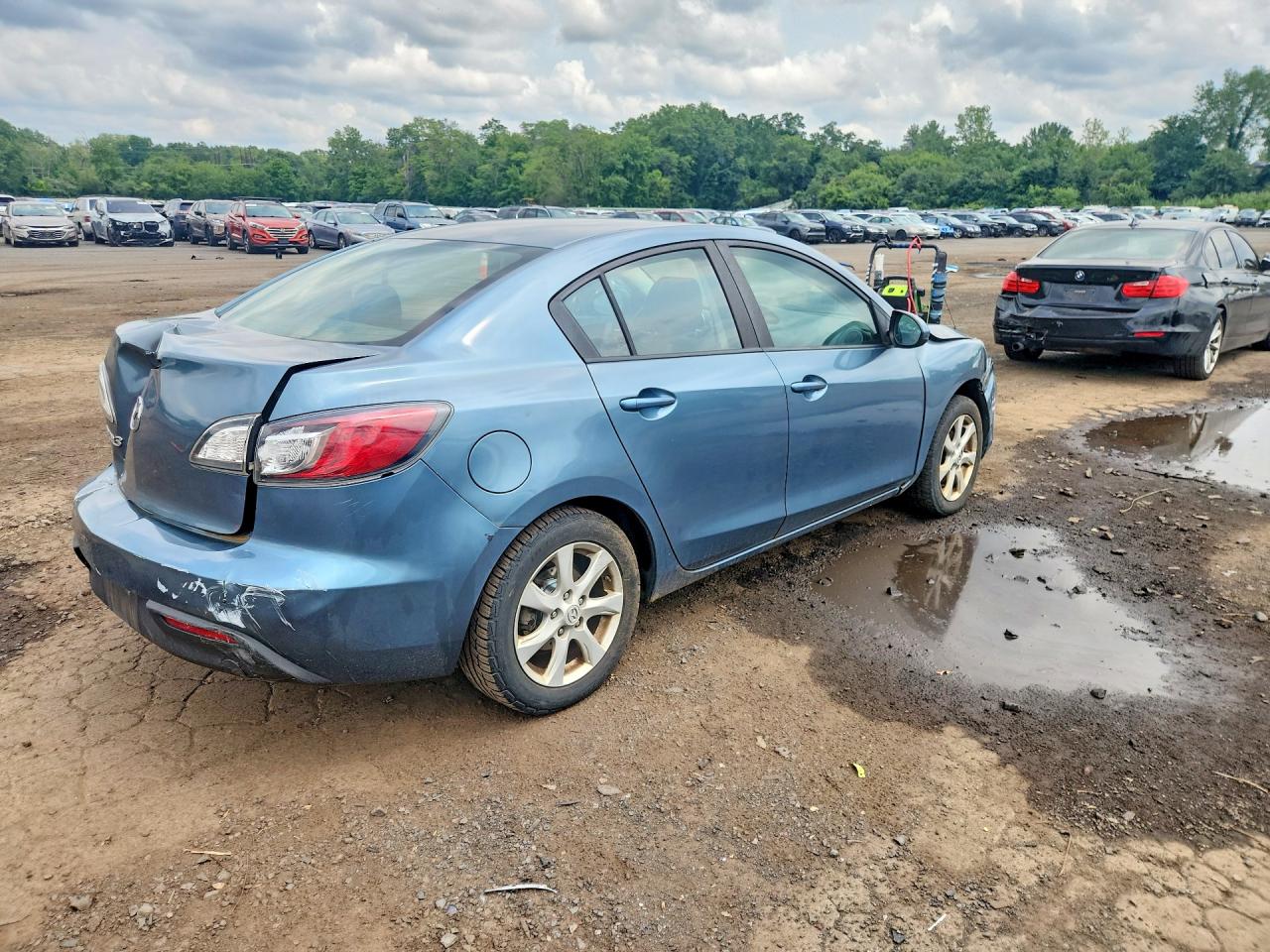 2011 Mazda 3 I Turquoise vin: JM1BL1VG5B1357103
