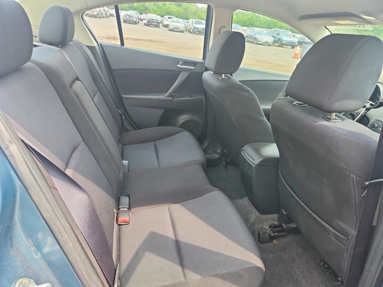 2011 Mazda 3 I Turquoise vin: JM1BL1VG5B1357103