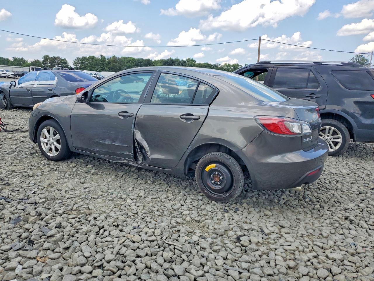 2011 Mazda 3 I Brown vin: JM1BL1VG5B1407840