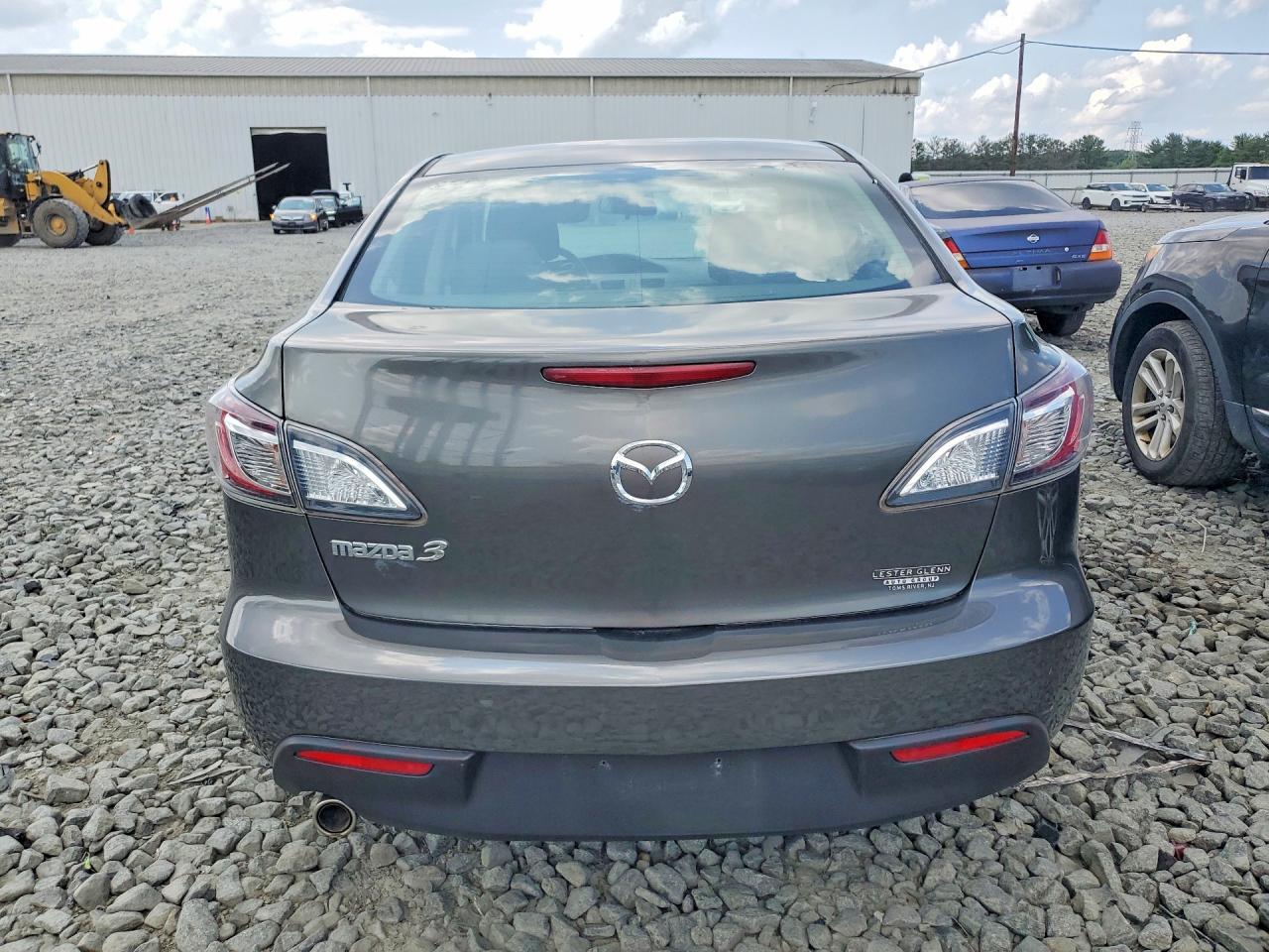 2011 Mazda 3 I Brown vin: JM1BL1VG5B1407840