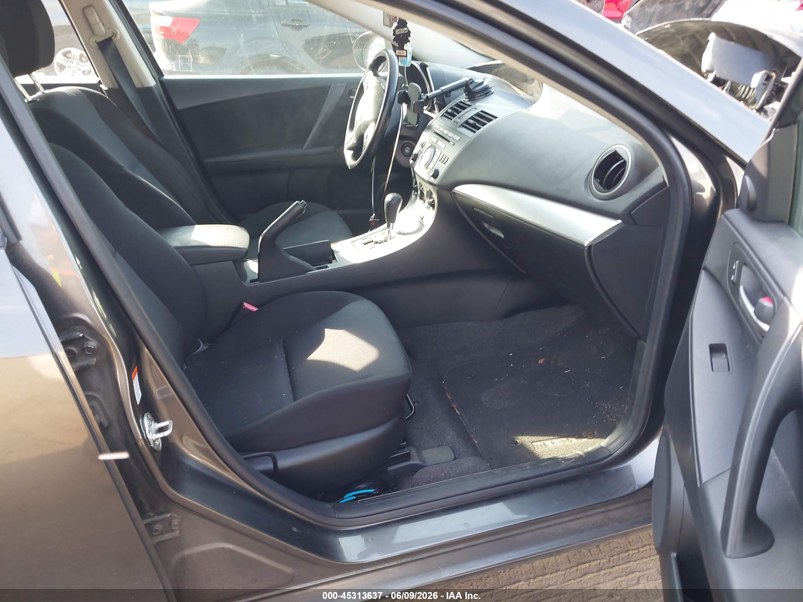 2011 Mazda Mazda3 I Touring Gray vin: JM1BL1VG5B1411435
