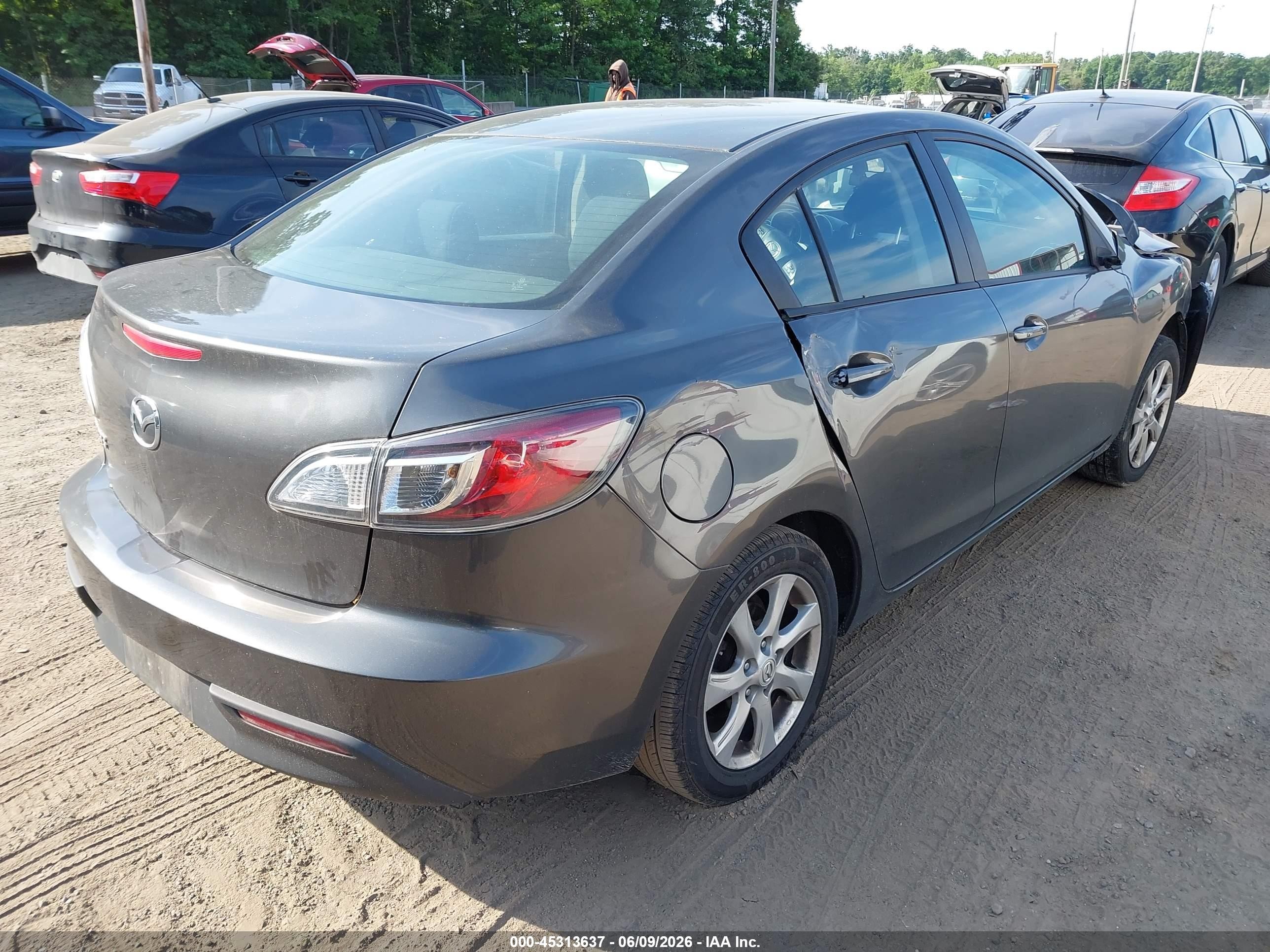 2011 Mazda Mazda3 I Touring Gray vin: JM1BL1VG5B1411435