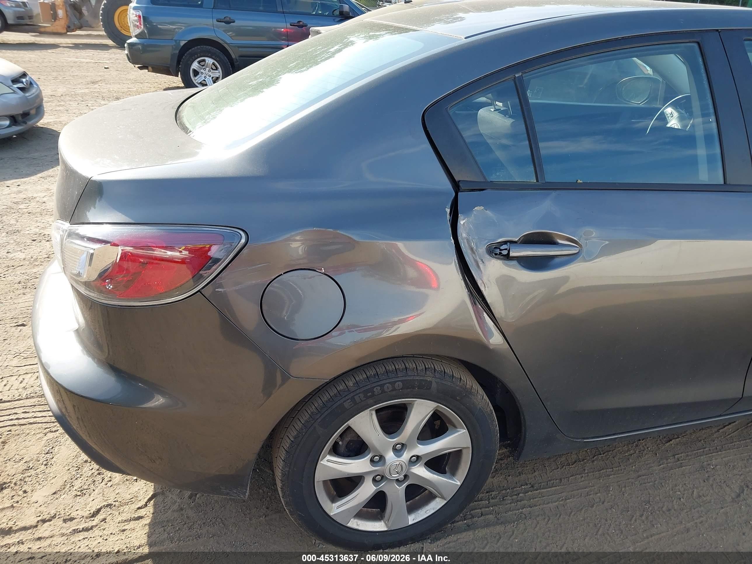 2011 Mazda Mazda3 I Touring Gray vin: JM1BL1VG5B1411435