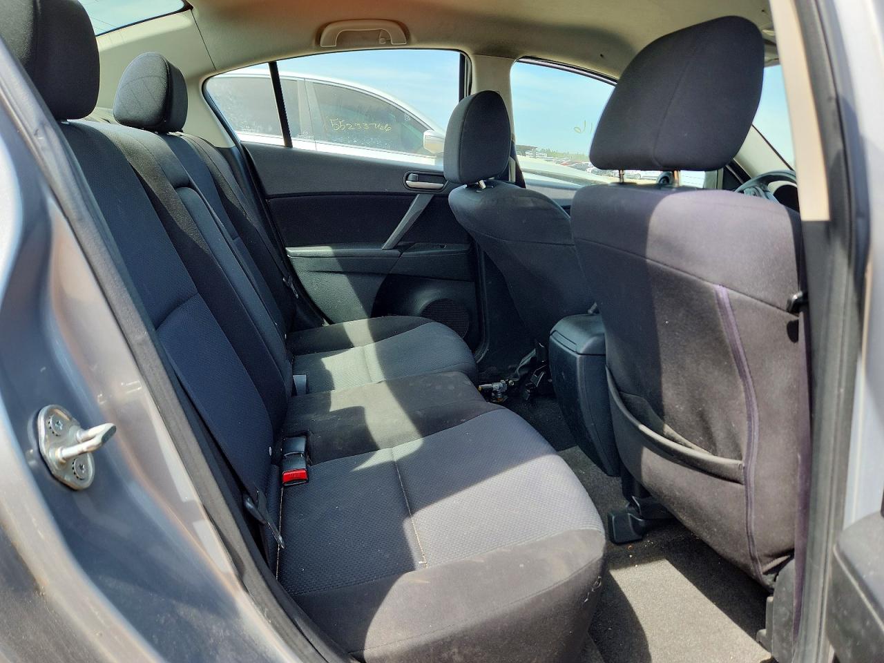 2011 Mazda 3 Silver vin: JM1BL1VG5B1437906