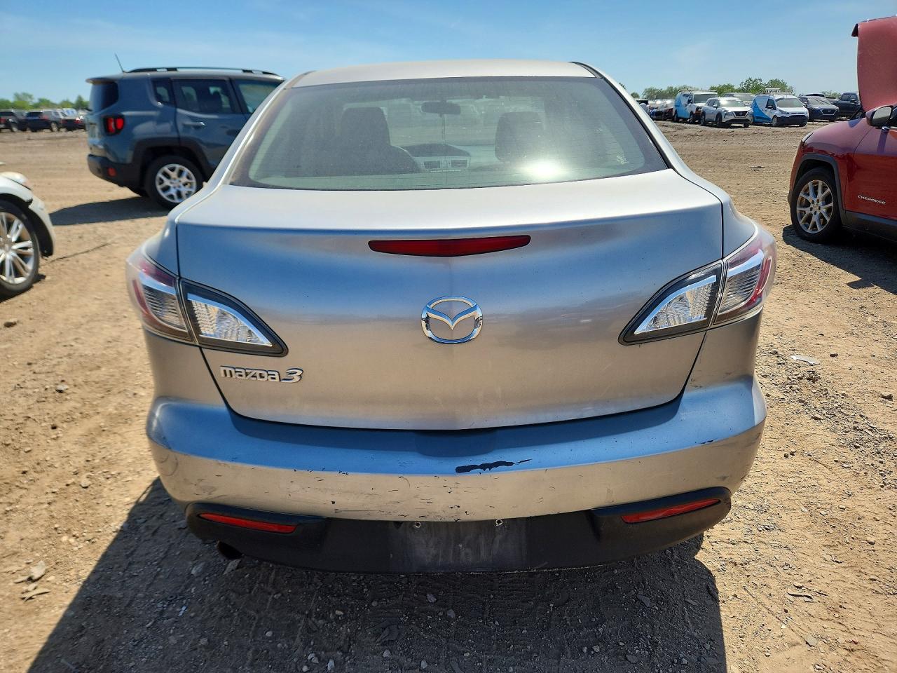 2011 Mazda 3 Silver vin: JM1BL1VG5B1437906