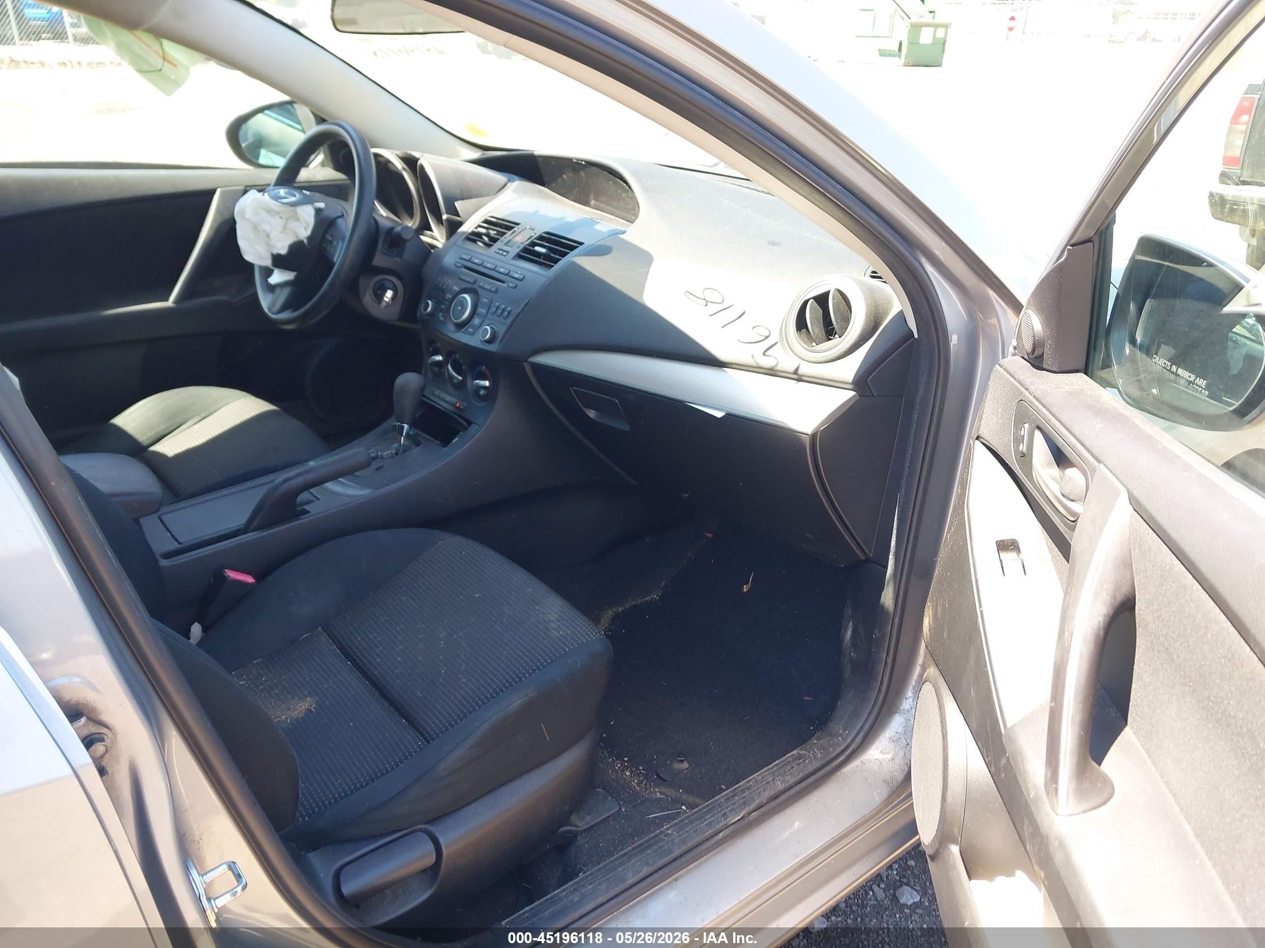 2012 Mazda Mazda3 I Touring Серебряный vin: JM1BL1VG5C1507759