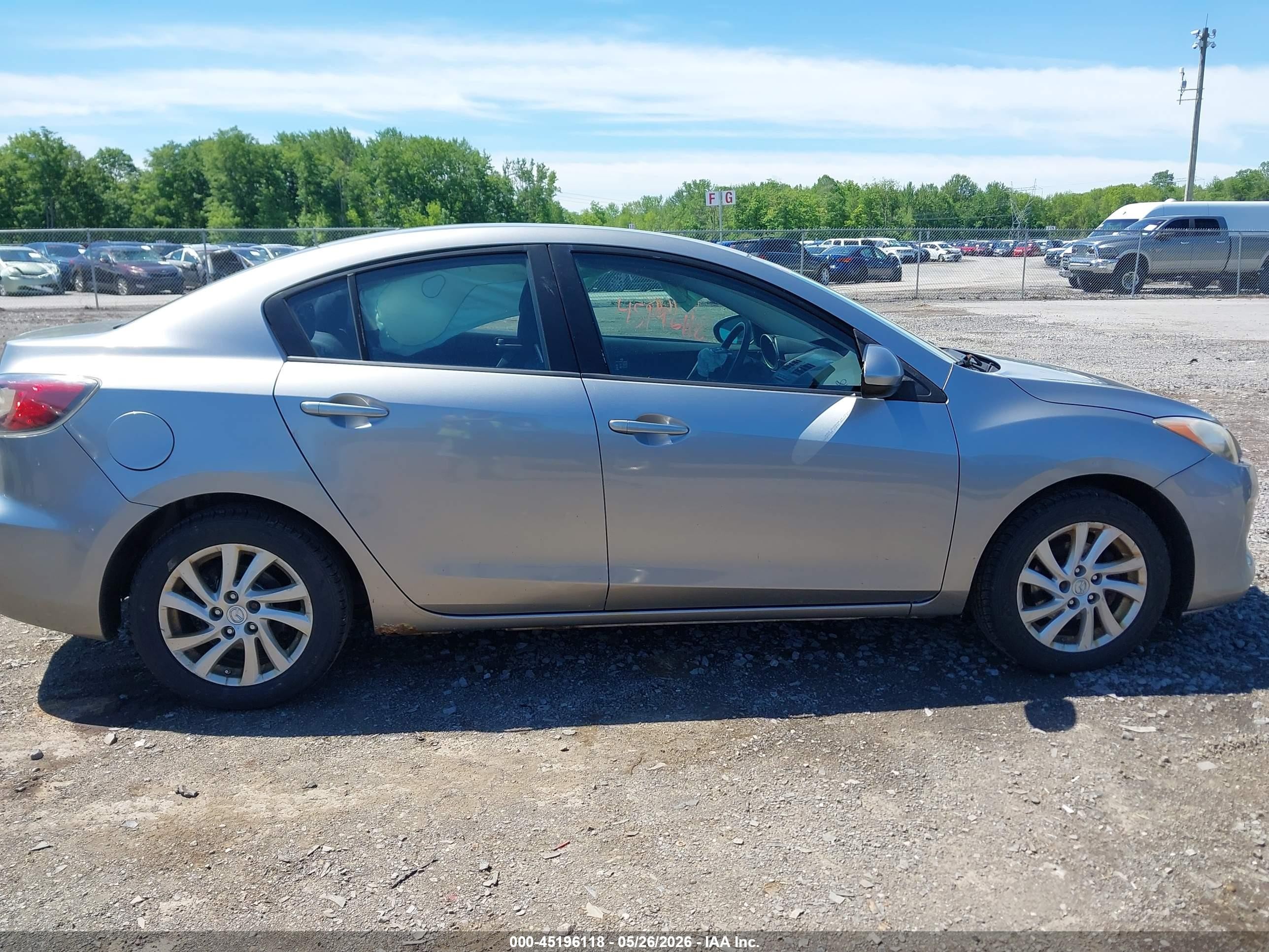 2012 Mazda Mazda3 I Touring Серебряный vin: JM1BL1VG5C1507759