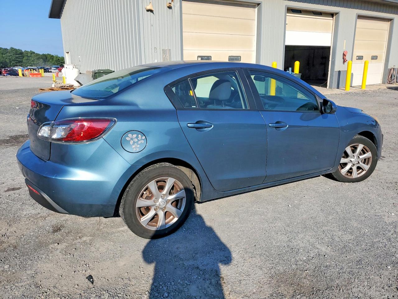 2011 Mazda 3 I Blue vin: JM1BL1VG6B1378204