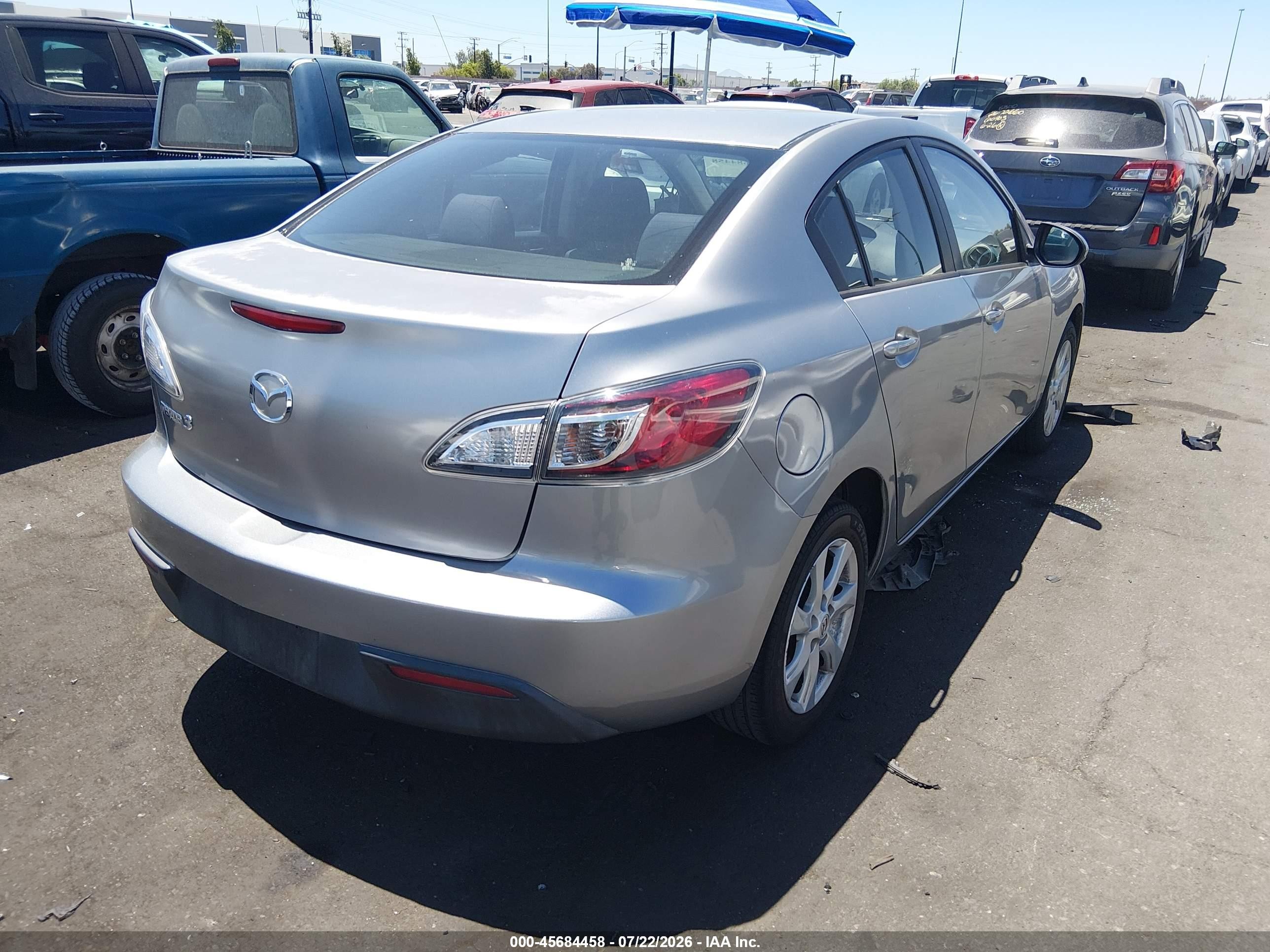 2011 Mazda Mazda3 I Touring Gray vin: JM1BL1VG6B1388439