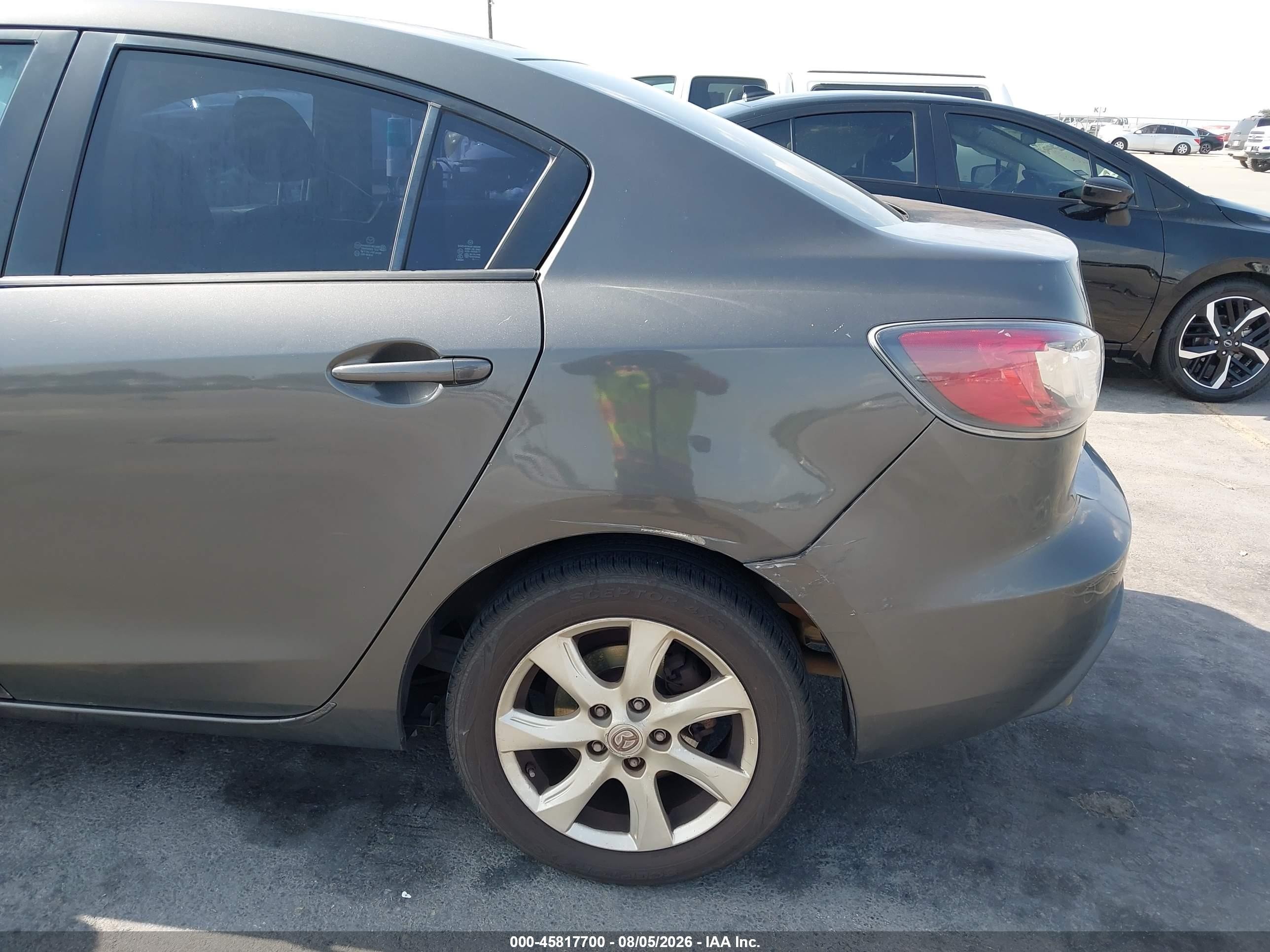 2011 Mazda Mazda3 I Touring Gray vin: JM1BL1VG6B1401870