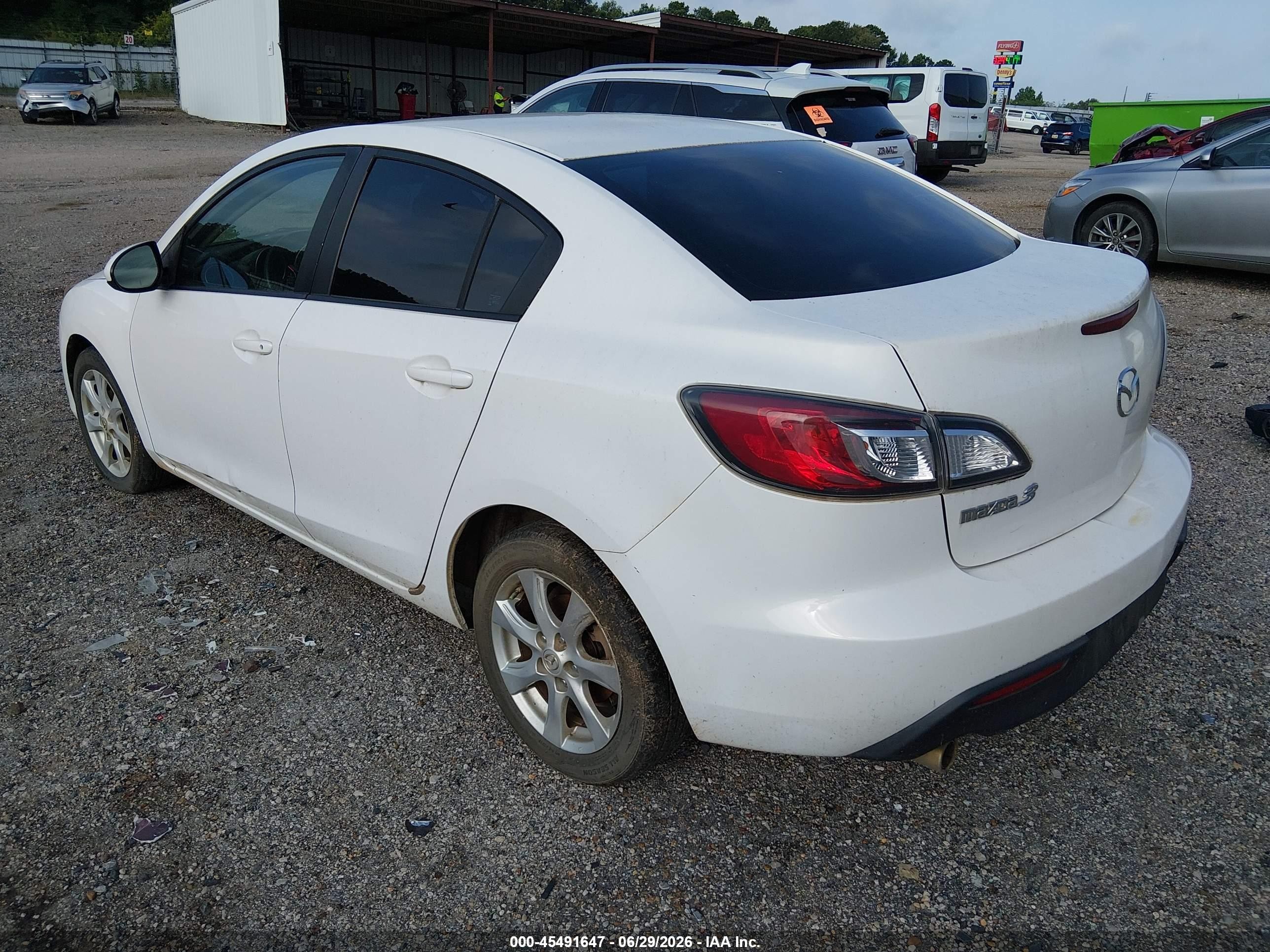 2011 Mazda Mazda3 I Touring White vin: JM1BL1VG6B1452883