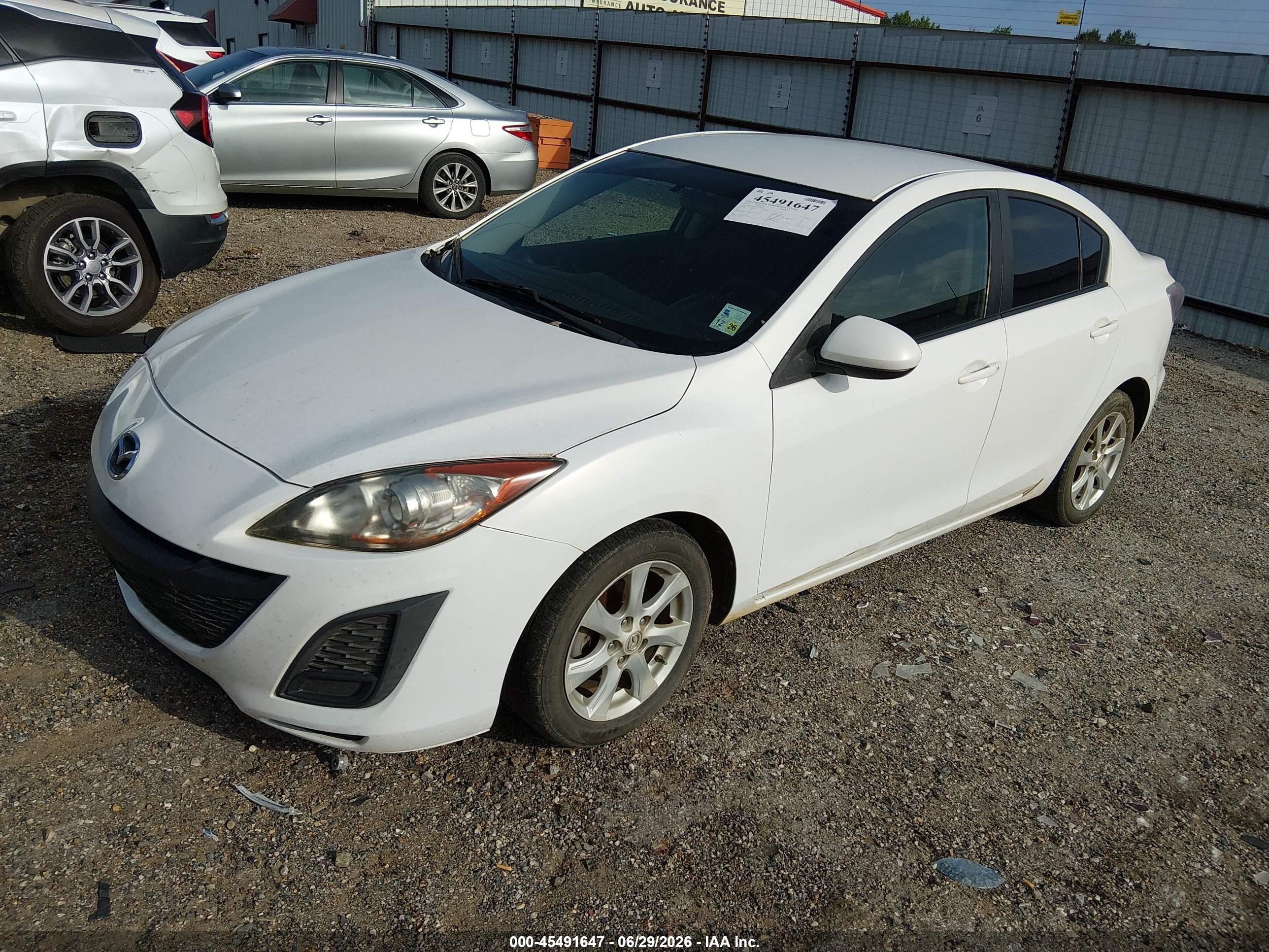 2011 Mazda Mazda3 I Touring White vin: JM1BL1VG6B1452883