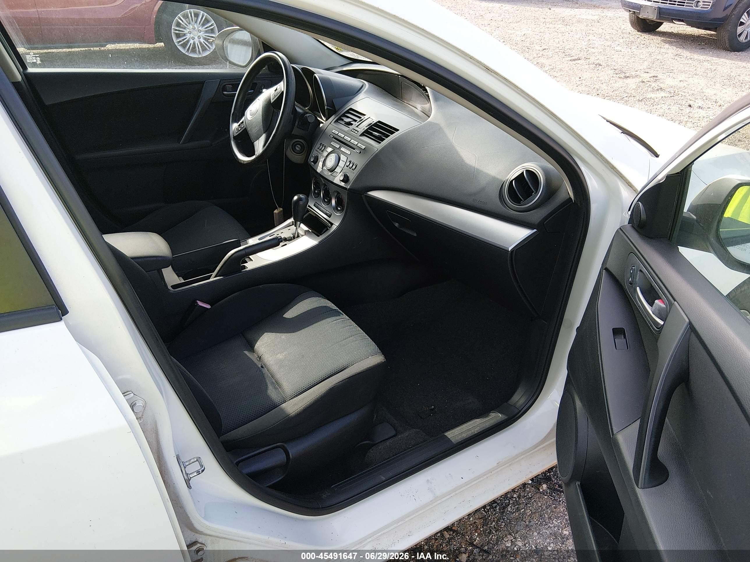 2011 Mazda Mazda3 I Touring White vin: JM1BL1VG6B1452883